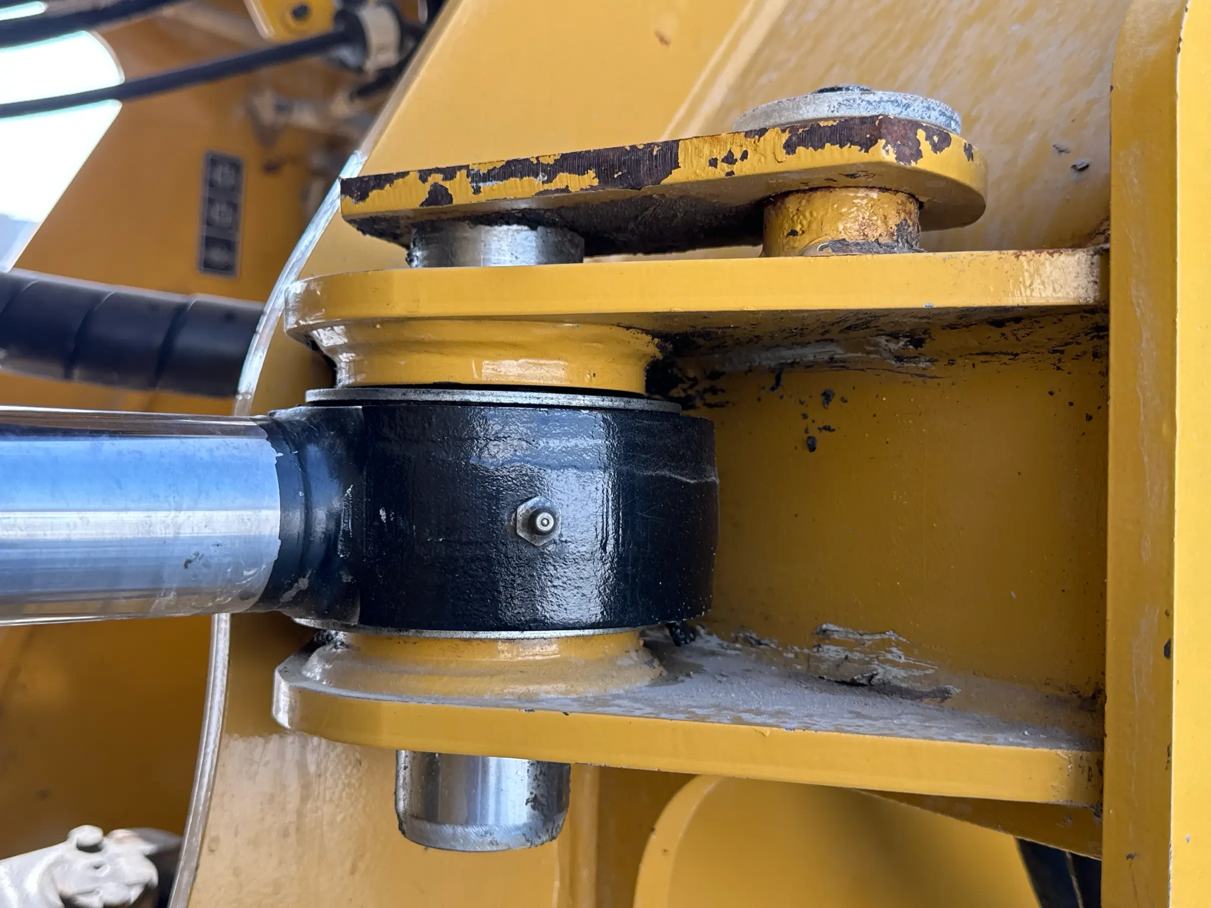 WHL-002-Cat-966L-wheel-loader-inspection-safety-hydraulic-pins-locks-1