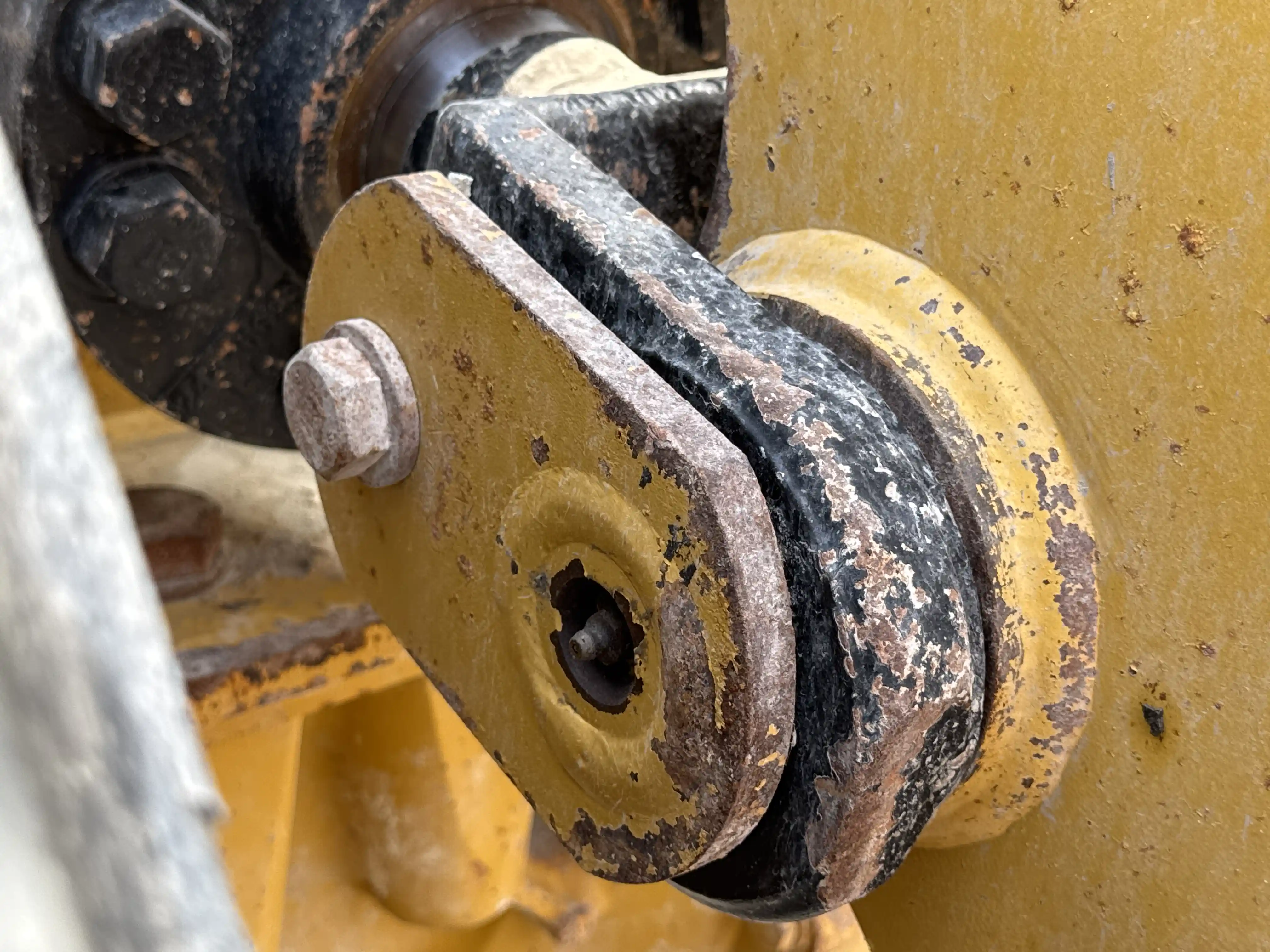 WHL-002-Cat-966L-wheel-loader-inspection-safety-hydraulic-pins-locks-3