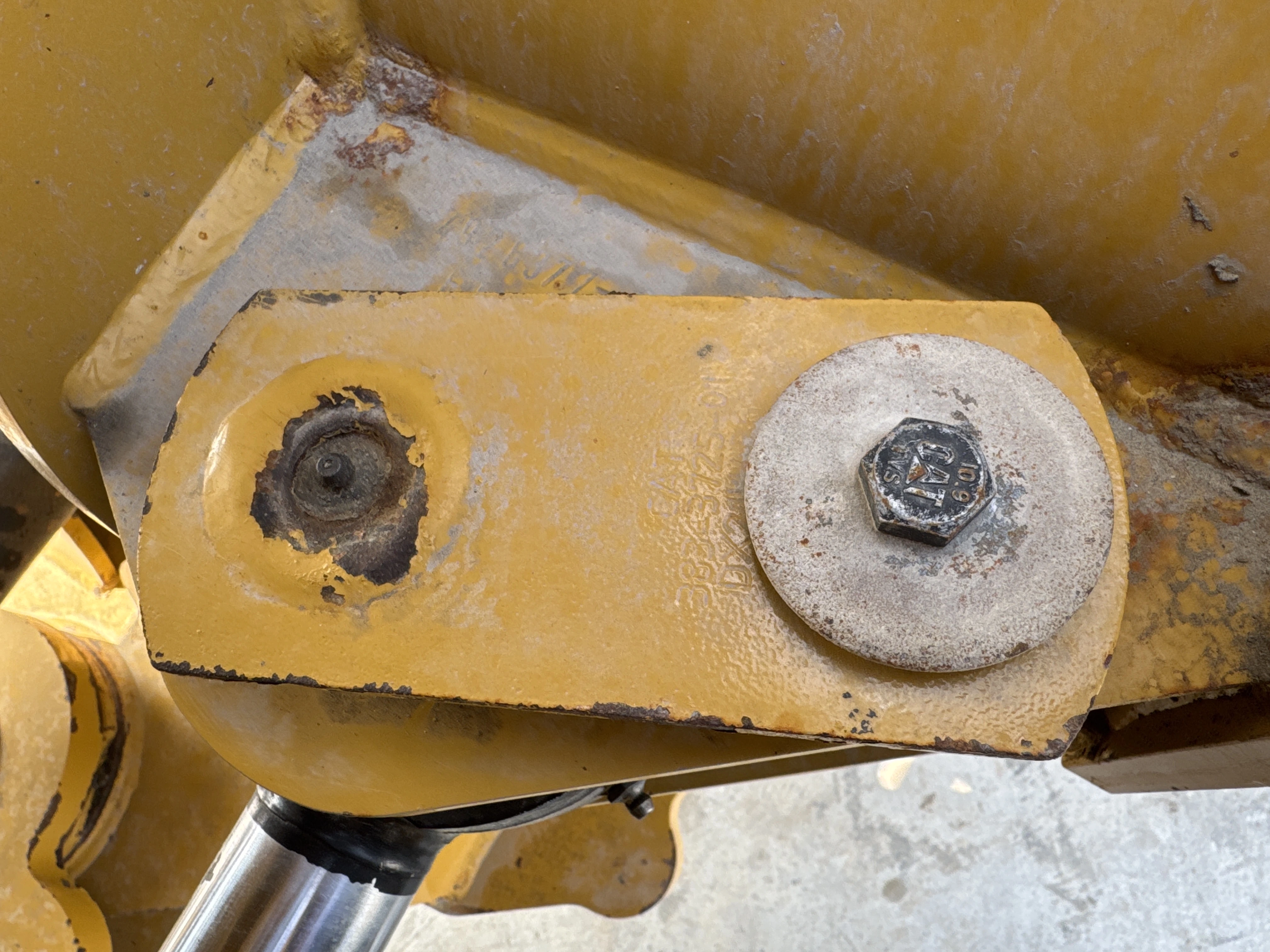 WHL-002-Cat-966L-wheel-loader-inspection-safety-hydraulic-pins-locks-4