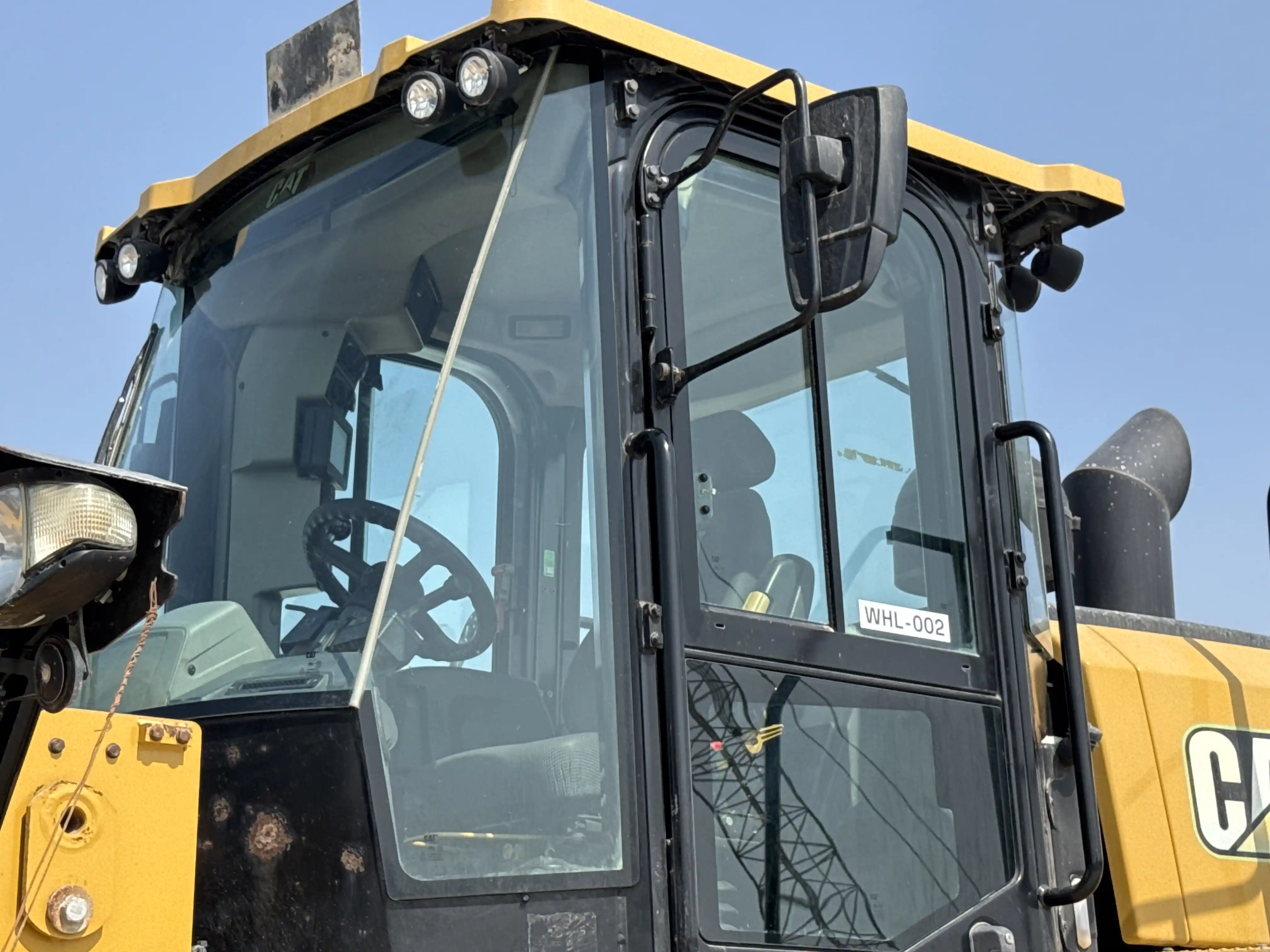 WHL-002-Cat-966L-wheel-loader-inspection-safety-glass-1