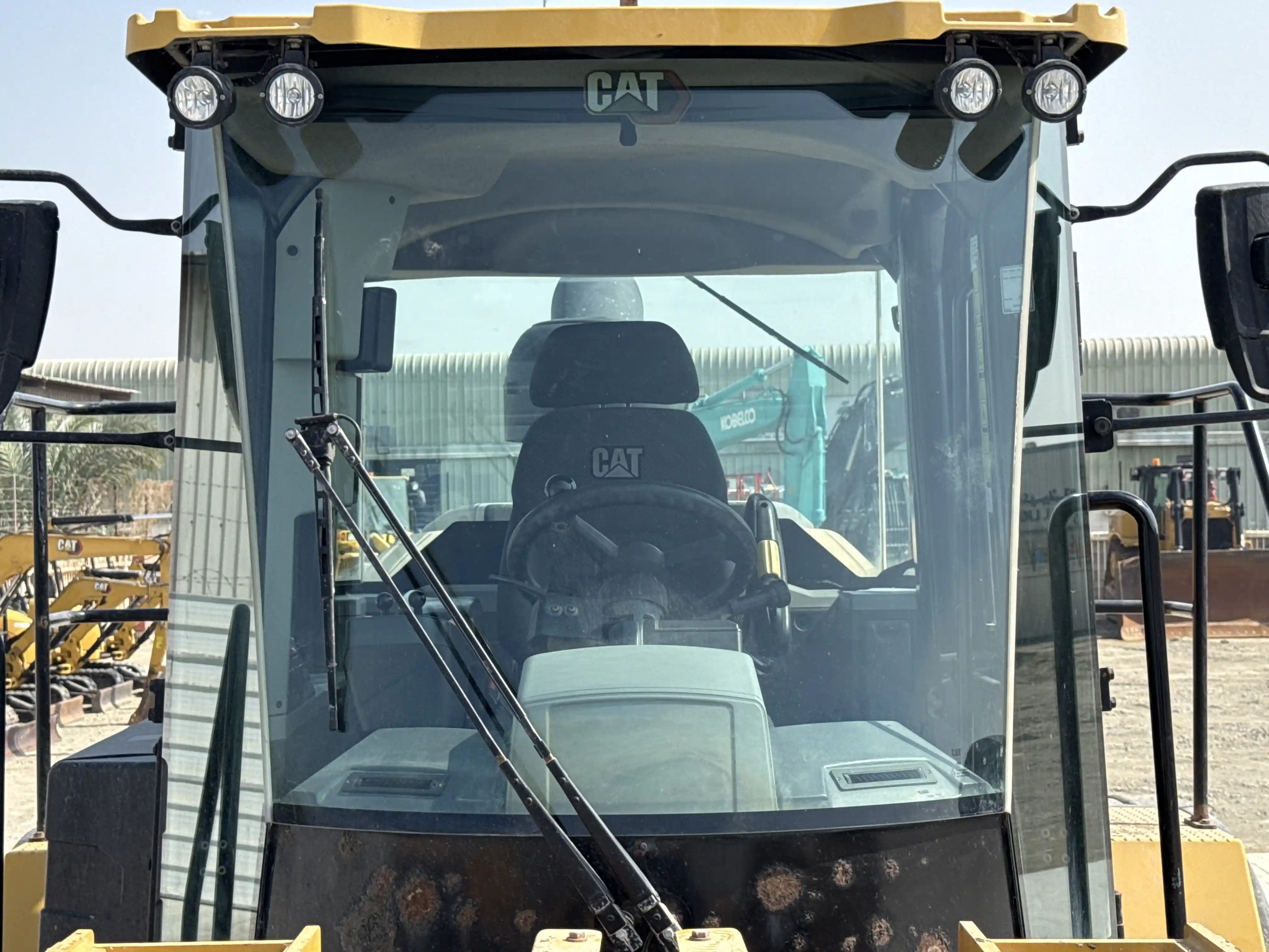 WHL-002-Cat-966L-wheel-loader-inspection-safety-glass-3