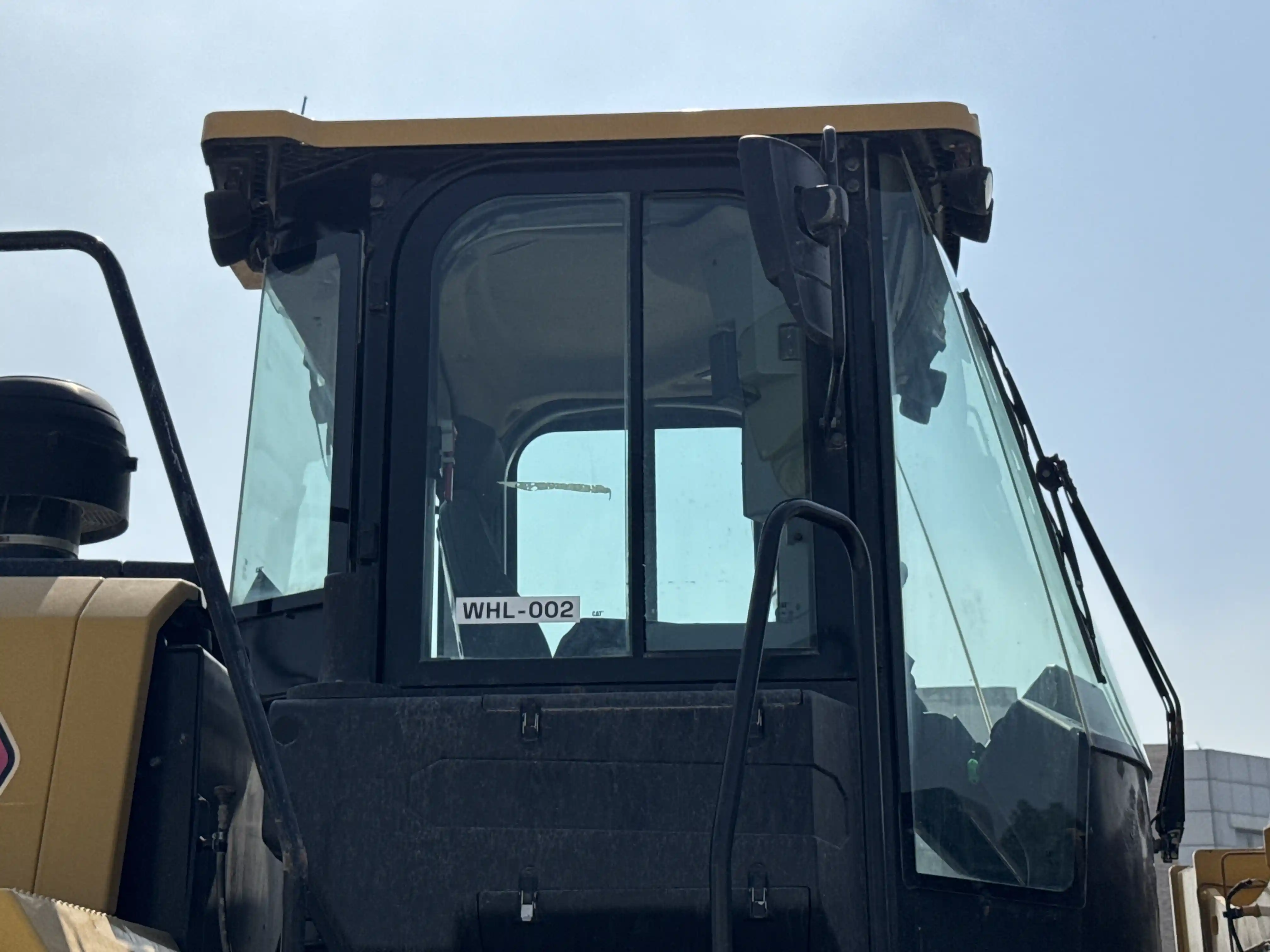 WHL-002-Cat-966L-wheel-loader-inspection-safety-glass-4