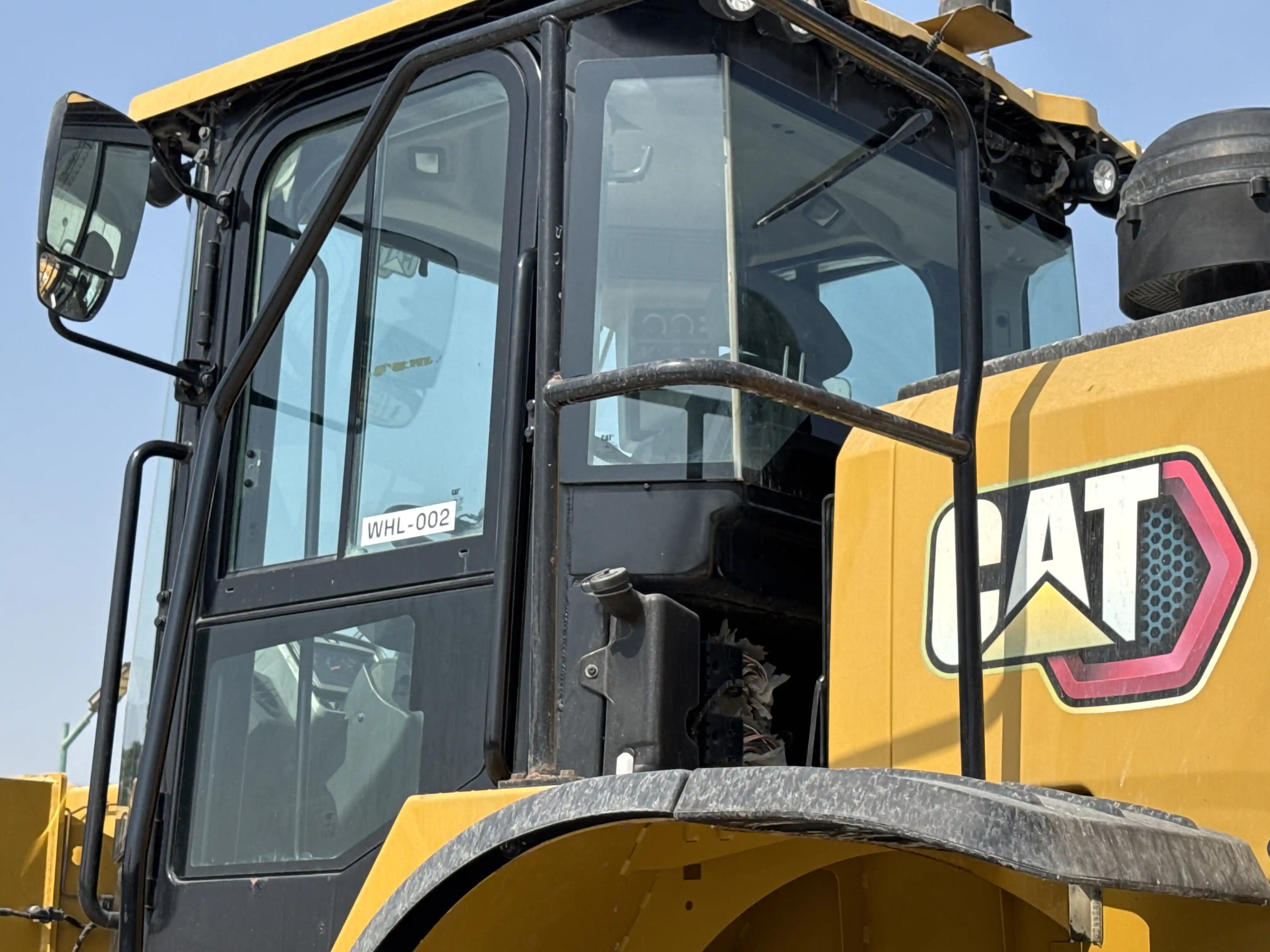 WHL-002-Cat-966L-wheel-loader-inspection-safety-glass-6