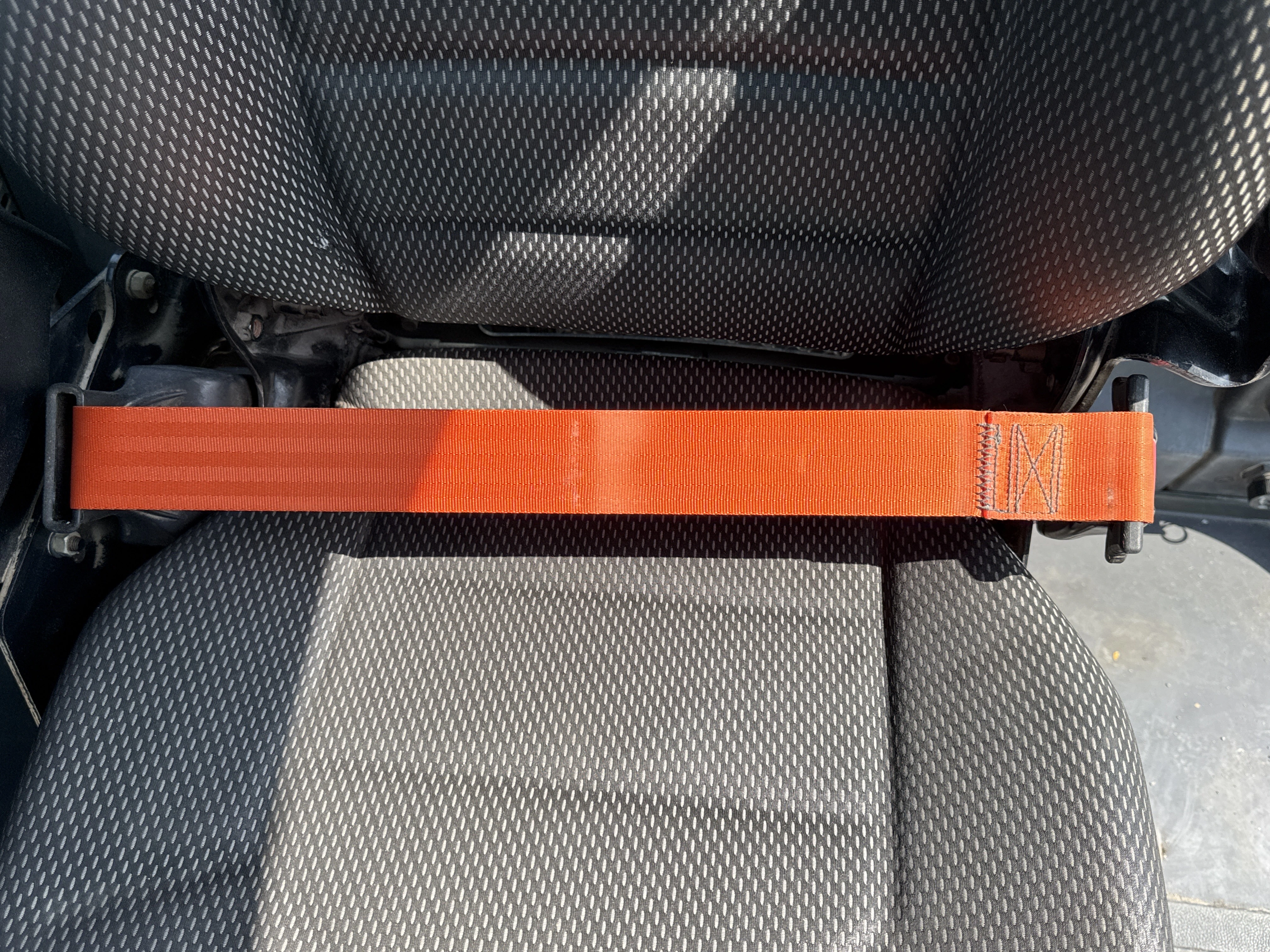 WHL-002-Cat-966L-wheel-loader-inspection-safety-seat-belt-1