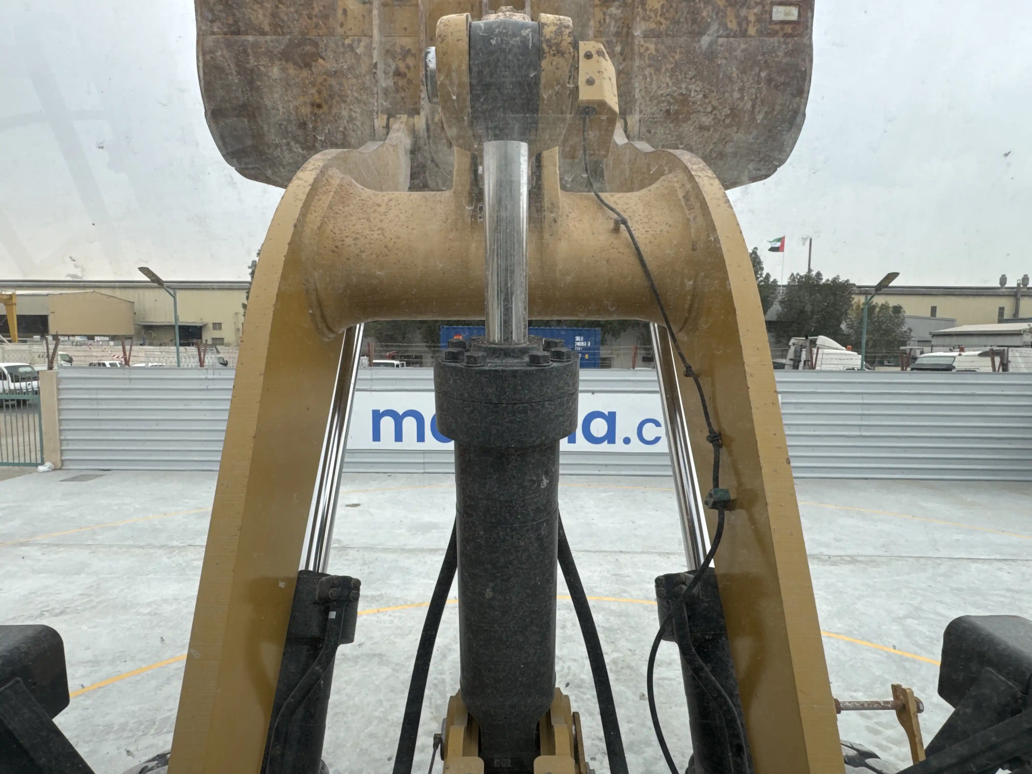 WHL-002-Cat-966L-wheel-loader-inspection-hydraulics-bucket-tilt-cylinders-1