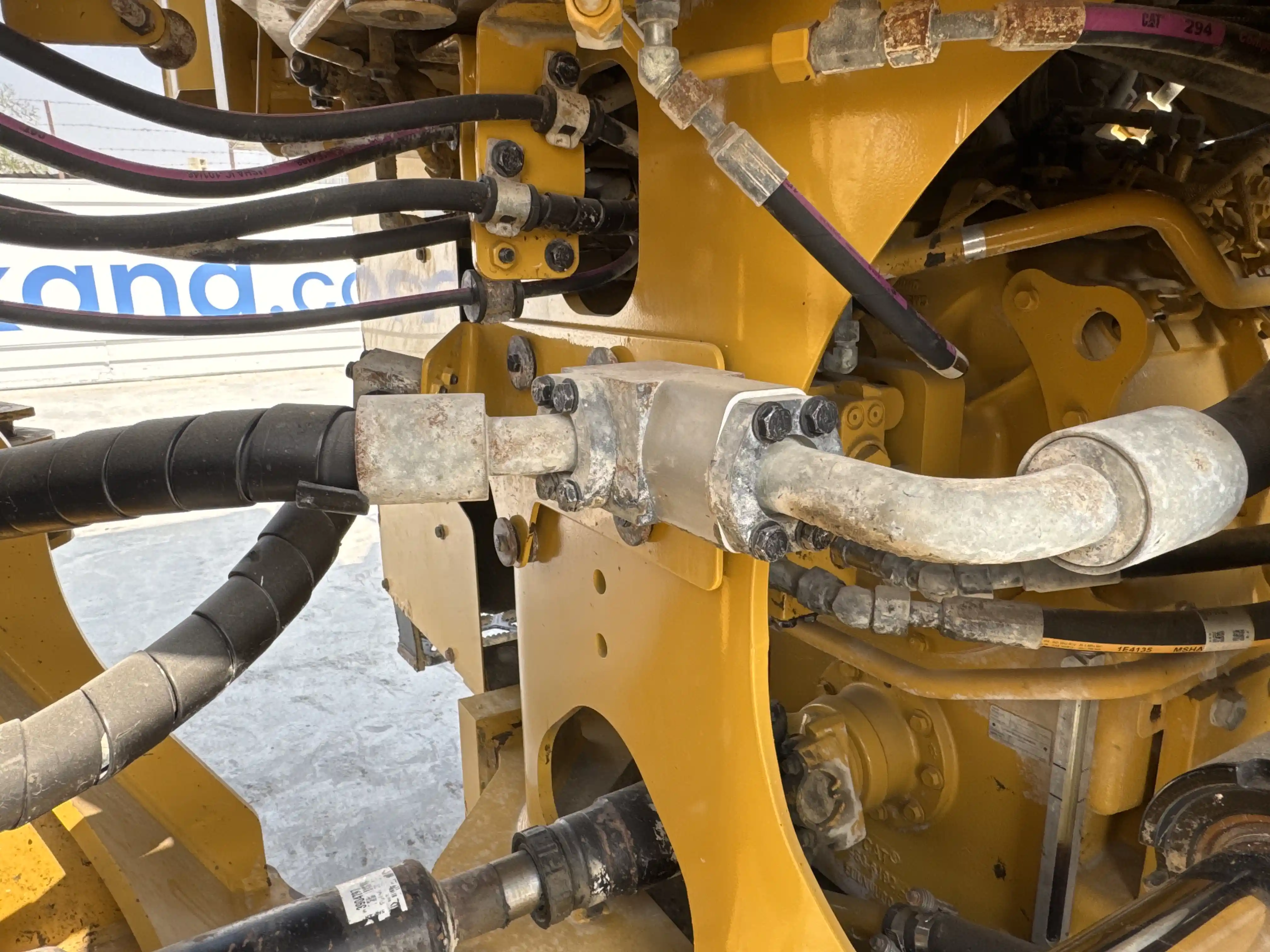 WHL-002-Cat-966L-wheel-loader-inspection-hydraulics-hydraulic-hoses-and-lines-1