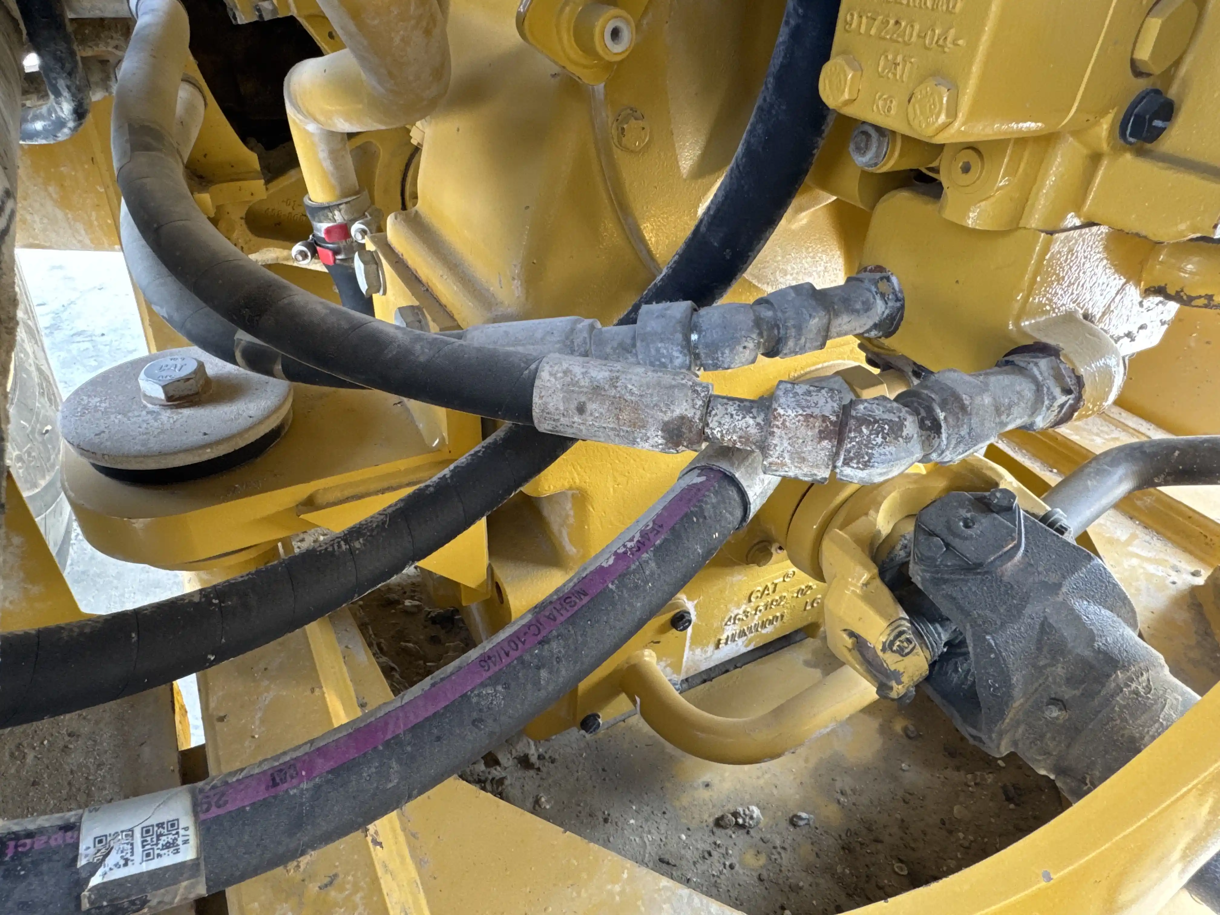 WHL-002-Cat-966L-wheel-loader-inspection-hydraulics-hydraulic-hoses-and-lines-2