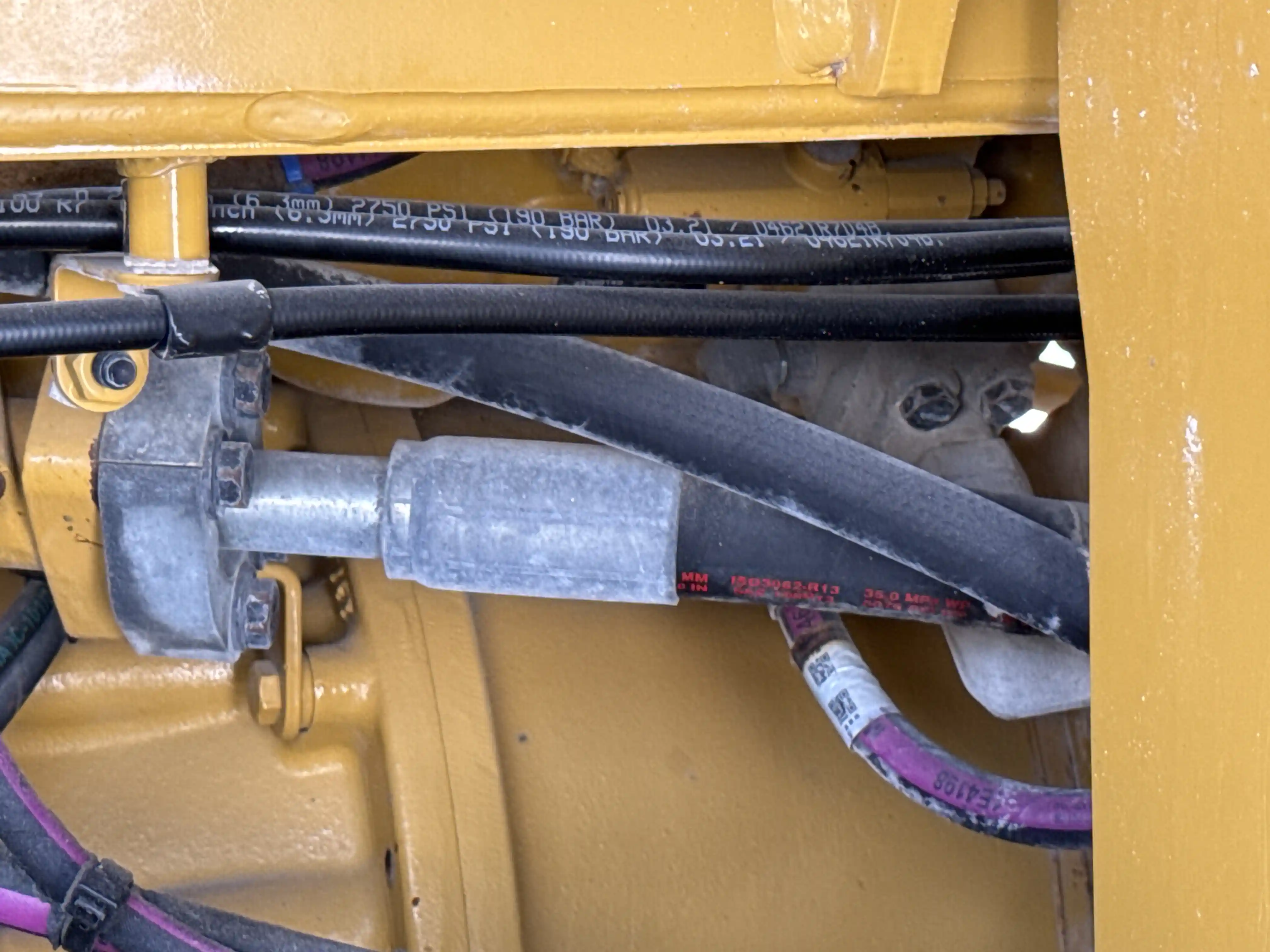 WHL-002-Cat-966L-wheel-loader-inspection-hydraulics-hydraulic-hoses-and-lines-4