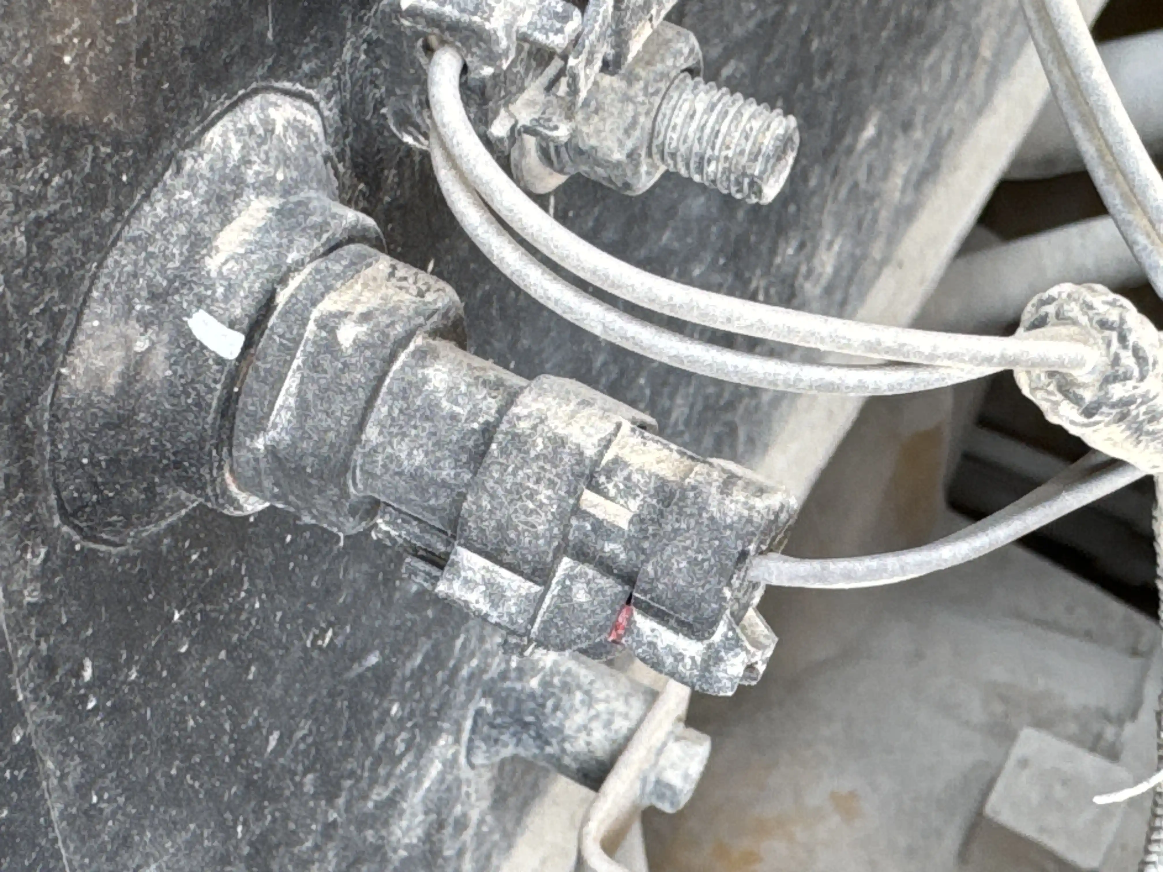 WHL-002-Cat-966L-wheel-loader-inspection-hydraulics-wiring-harness-2