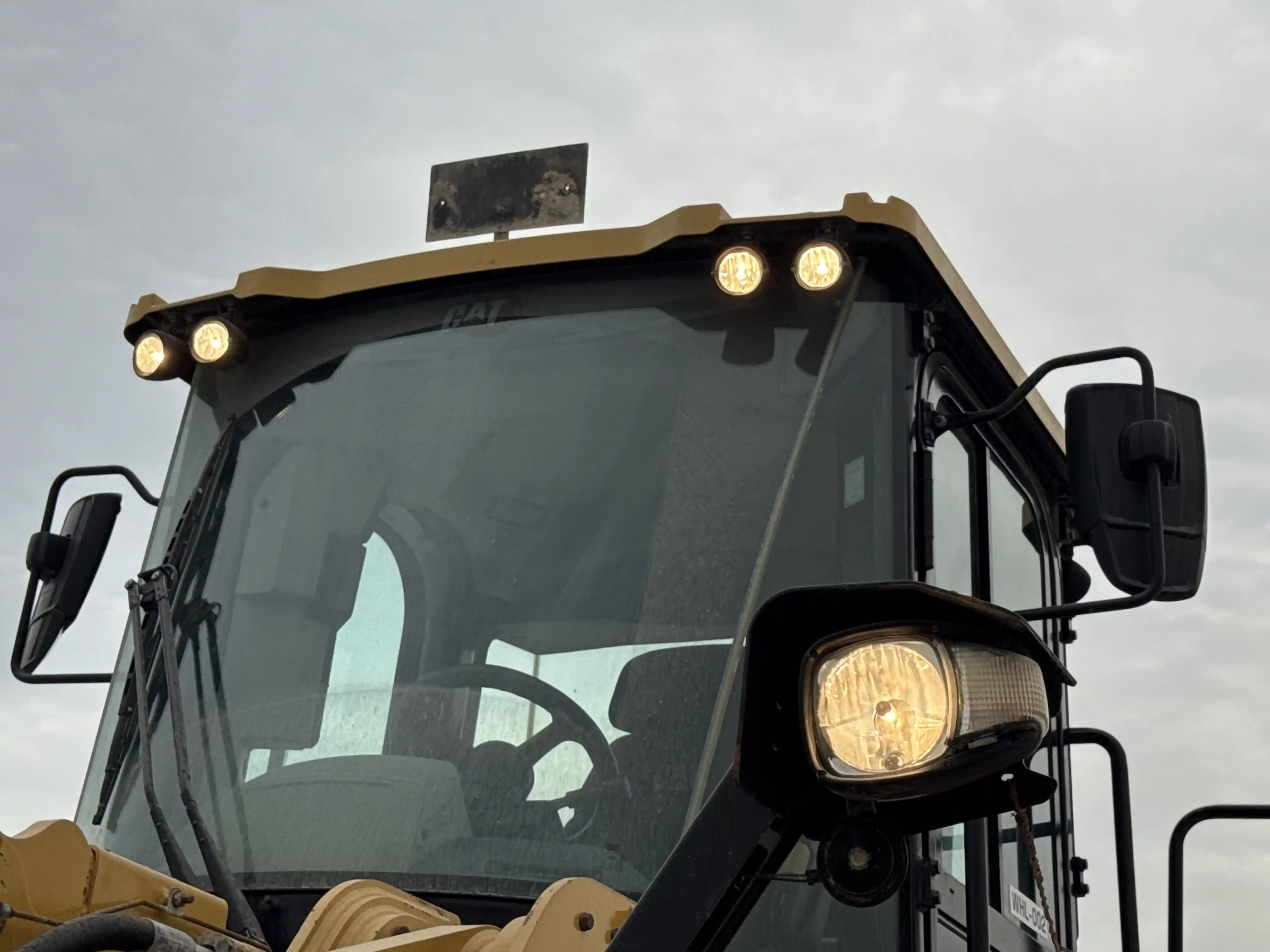 WHL-002-Cat-966L-wheel-loader-inspection-electronic-lights-and-signals-1
