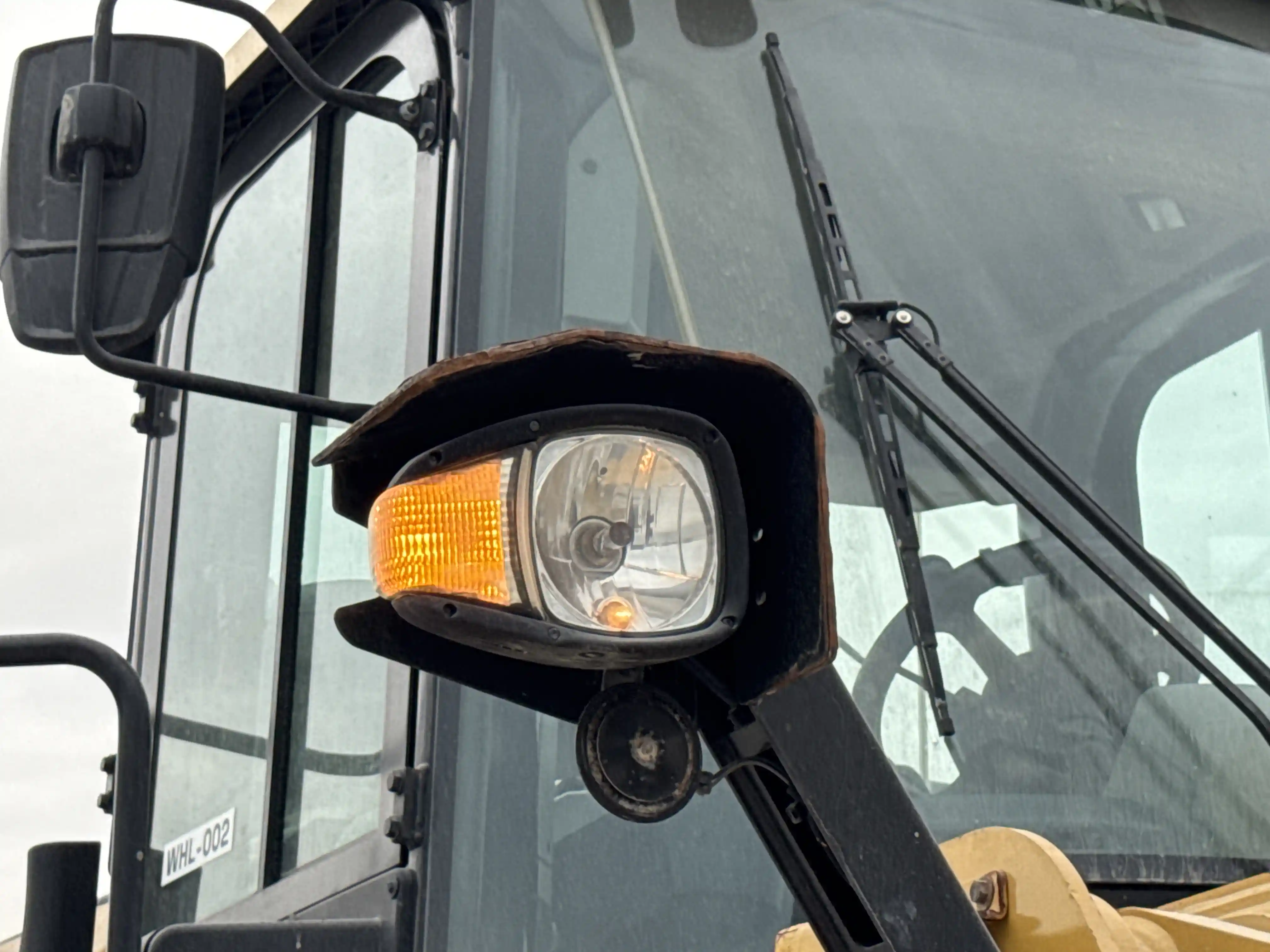 WHL-002-Cat-966L-wheel-loader-inspection-electronic-lights-and-signals-4