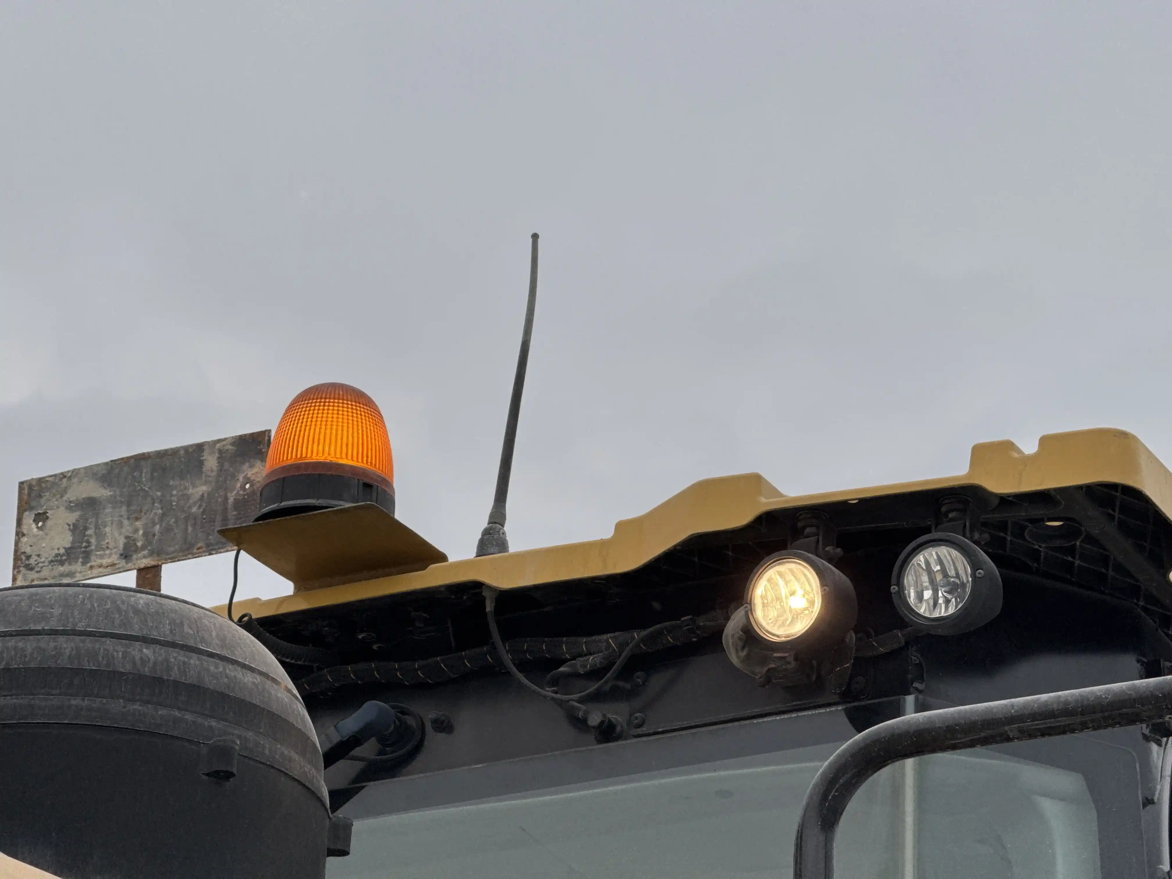 WHL-002-Cat-966L-wheel-loader-inspection-electronic-lights-and-signals-5
