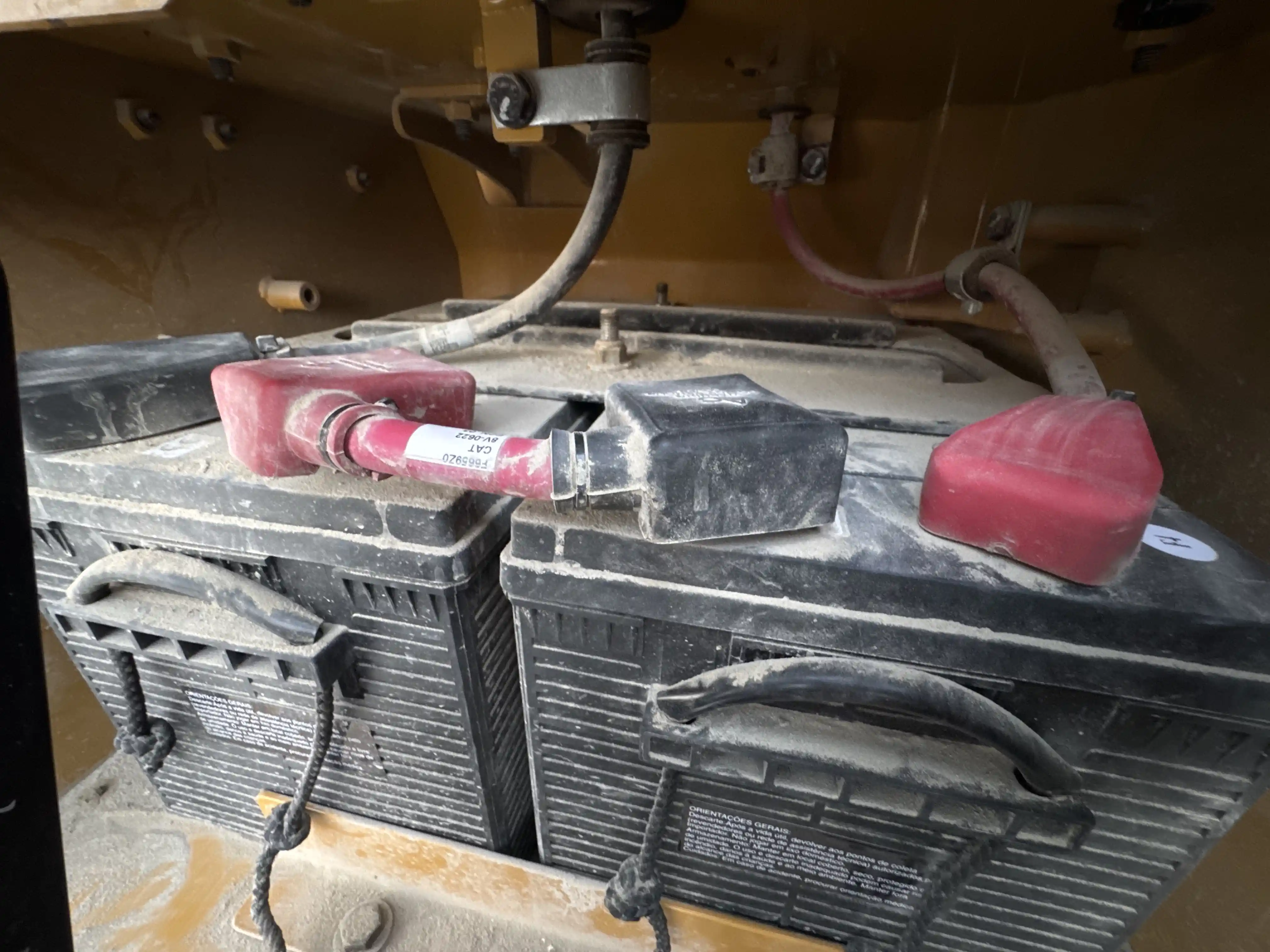 WHL-002-Cat-966L-wheel-loader-inspection-electronic-battery-2