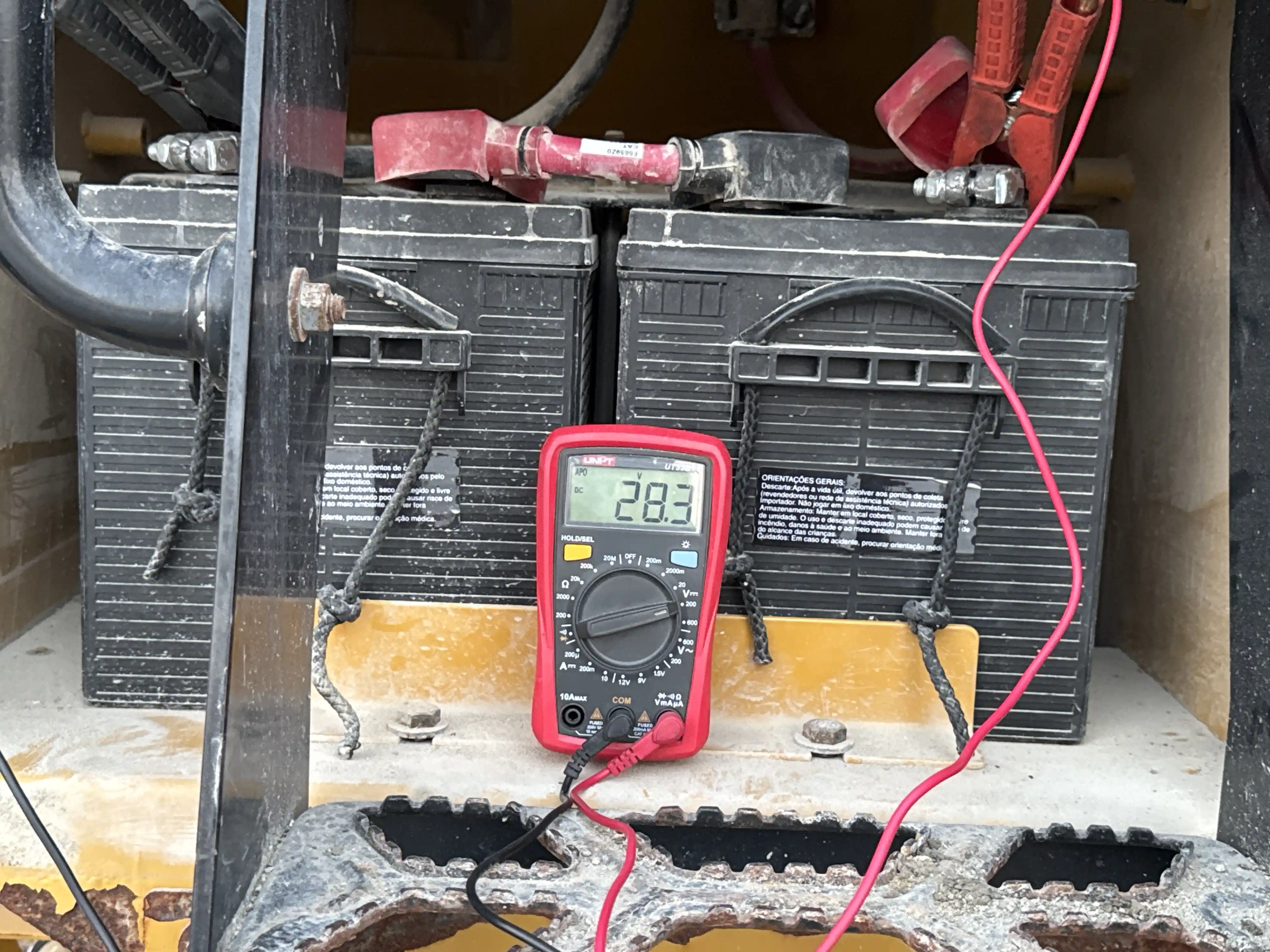 WHL-002-Cat-966L-wheel-loader-inspection-electronic-battery-3