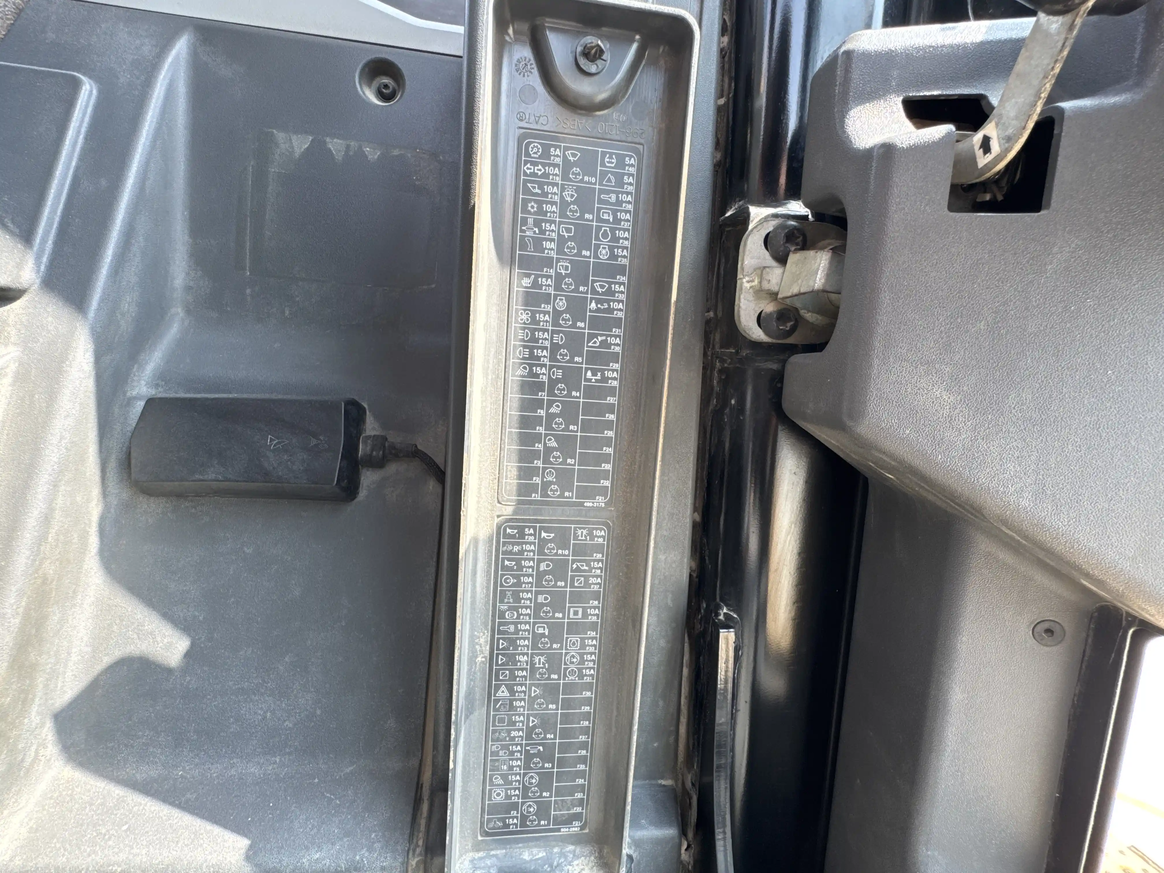 WHL-002-Cat-966L-wheel-loader-inspection-electronic-fuse-box-1