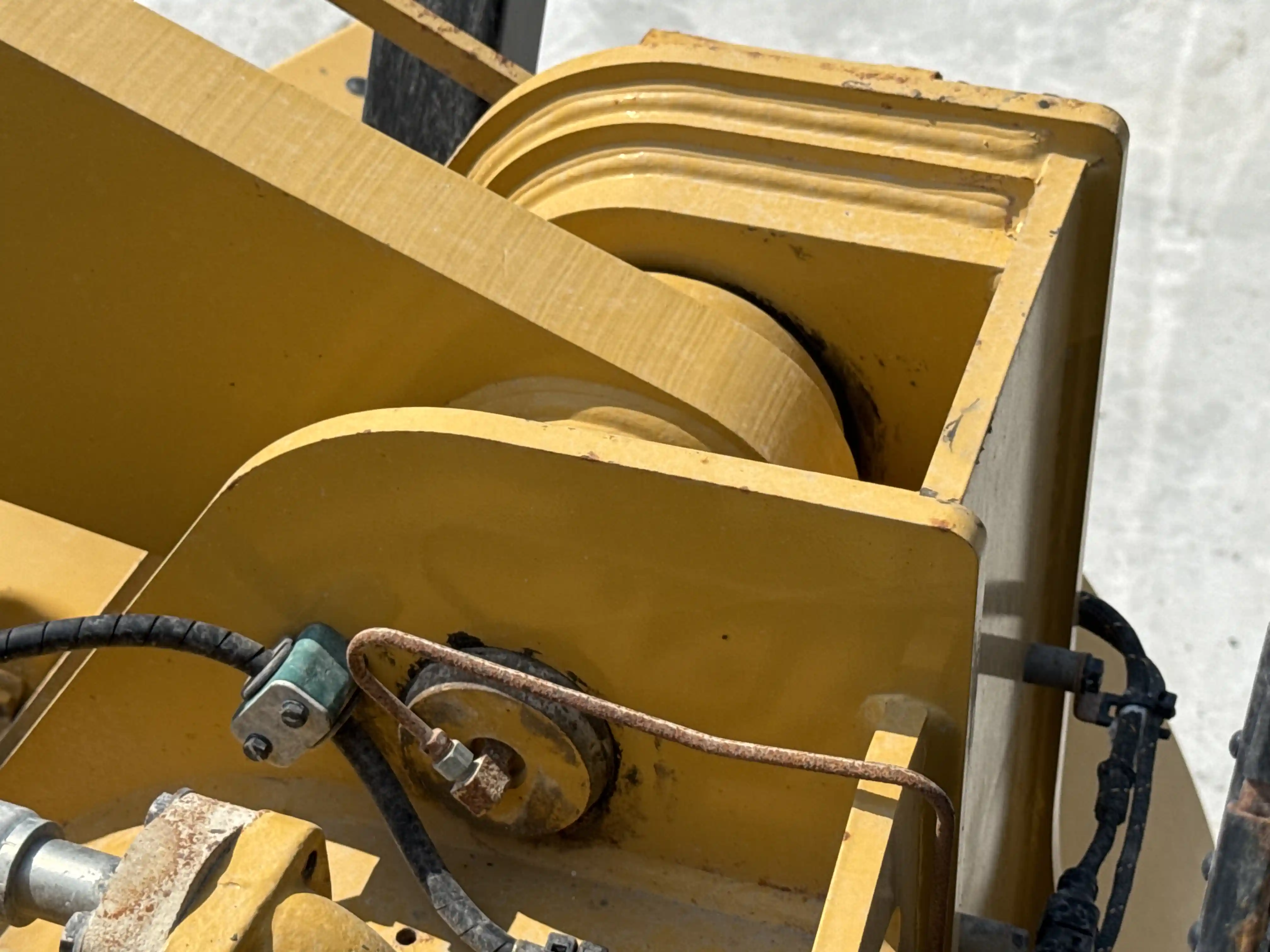 WHL-002-Cat-966L-wheel-loader-inspection-chassis-lift-arm-base-pin-and-bushings-2