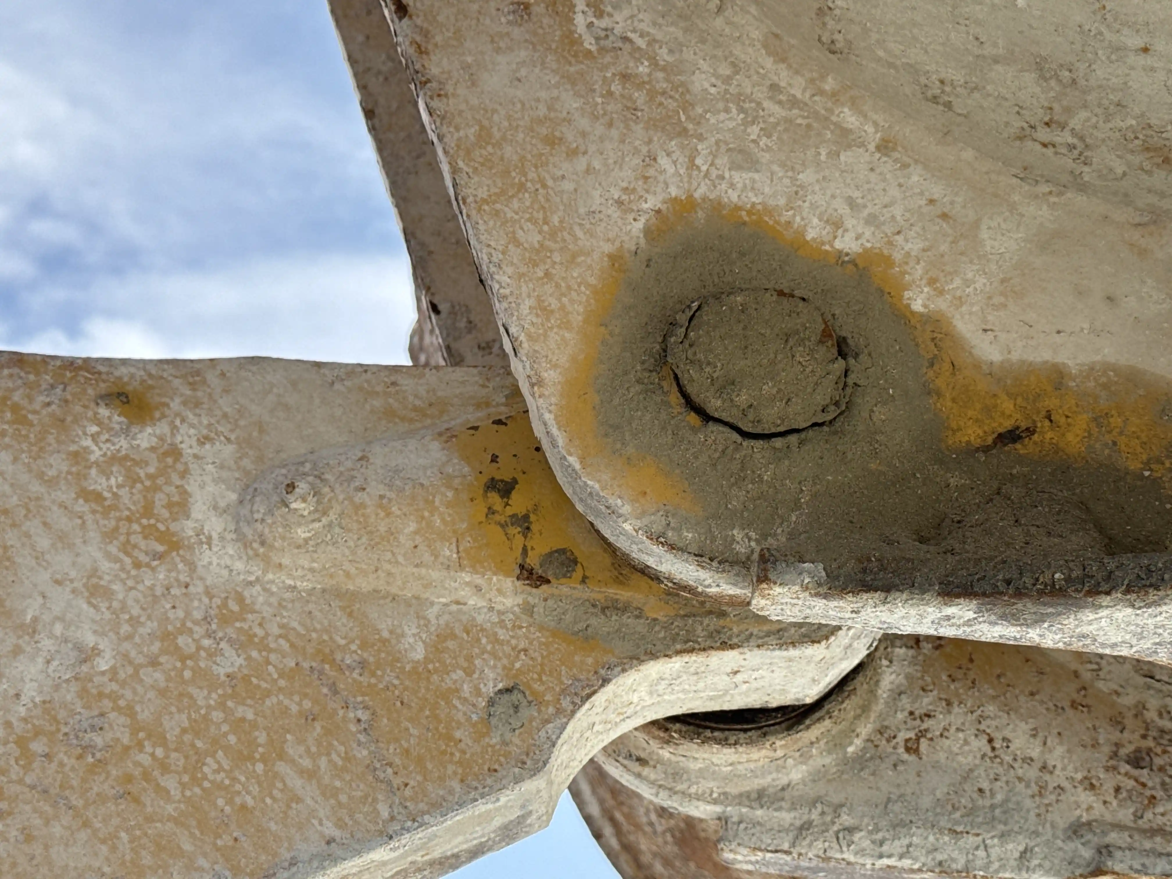 WHL-002-Cat-966L-wheel-loader-inspection-chassis-pins-and-bushings-lift-arm-to-bucket-2