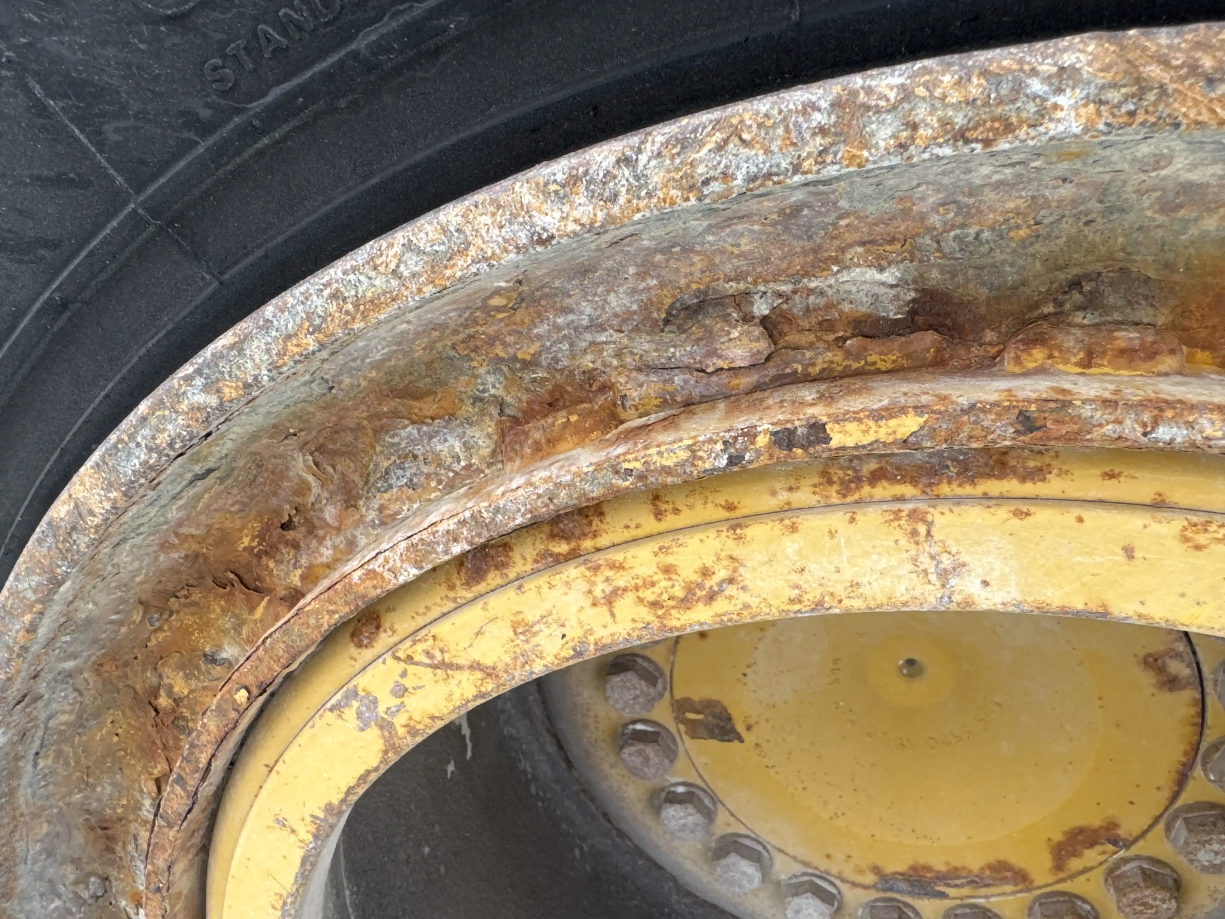 WHL-002-Cat-966L-wheel-loader-inspection-chassis-left-front-tire-wheel-hub-condition-2
