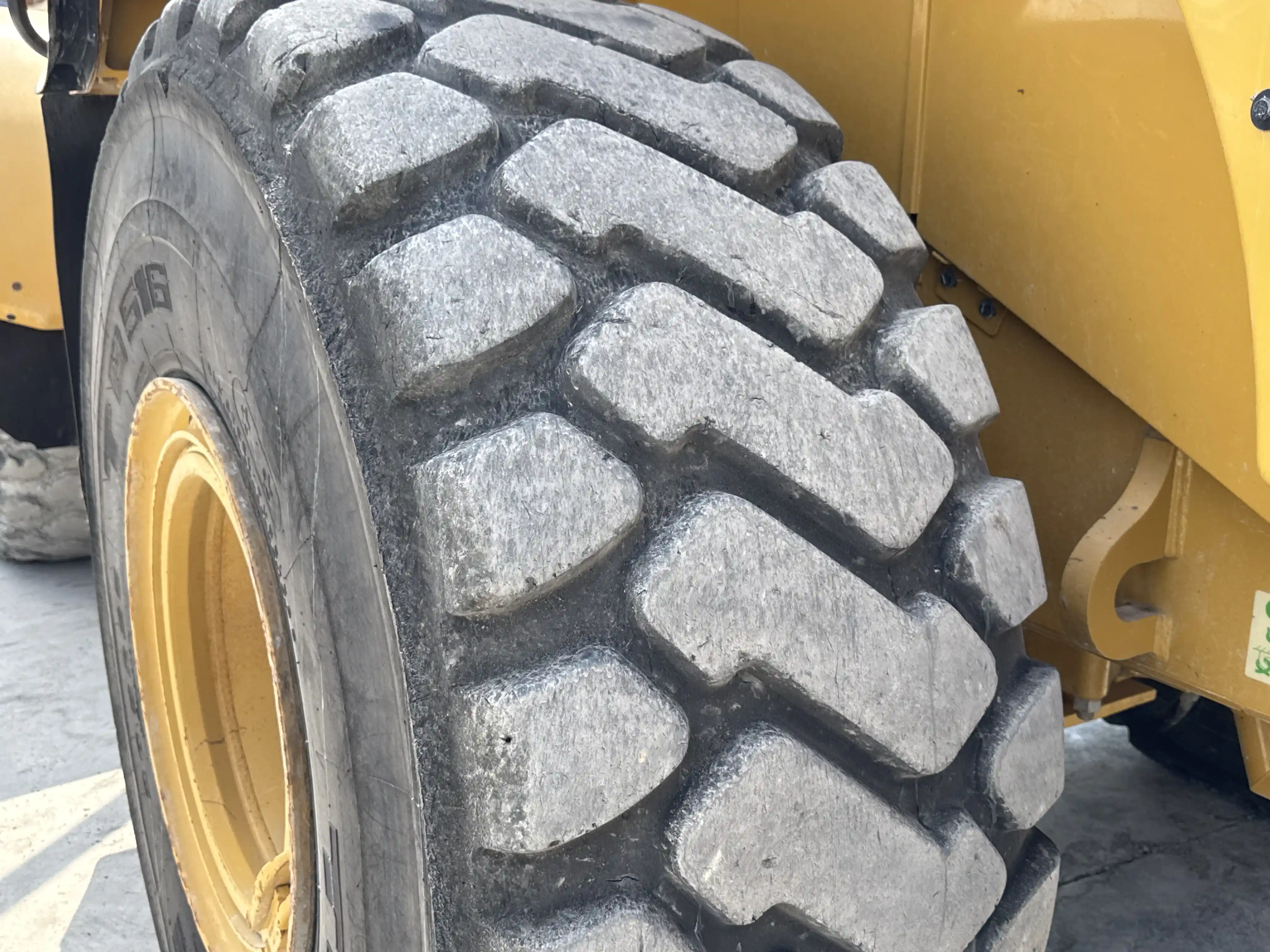 WHL-002-Cat-966L-wheel-loader-inspection-chassis-left-rear-tire-wheel-hub-condition-1