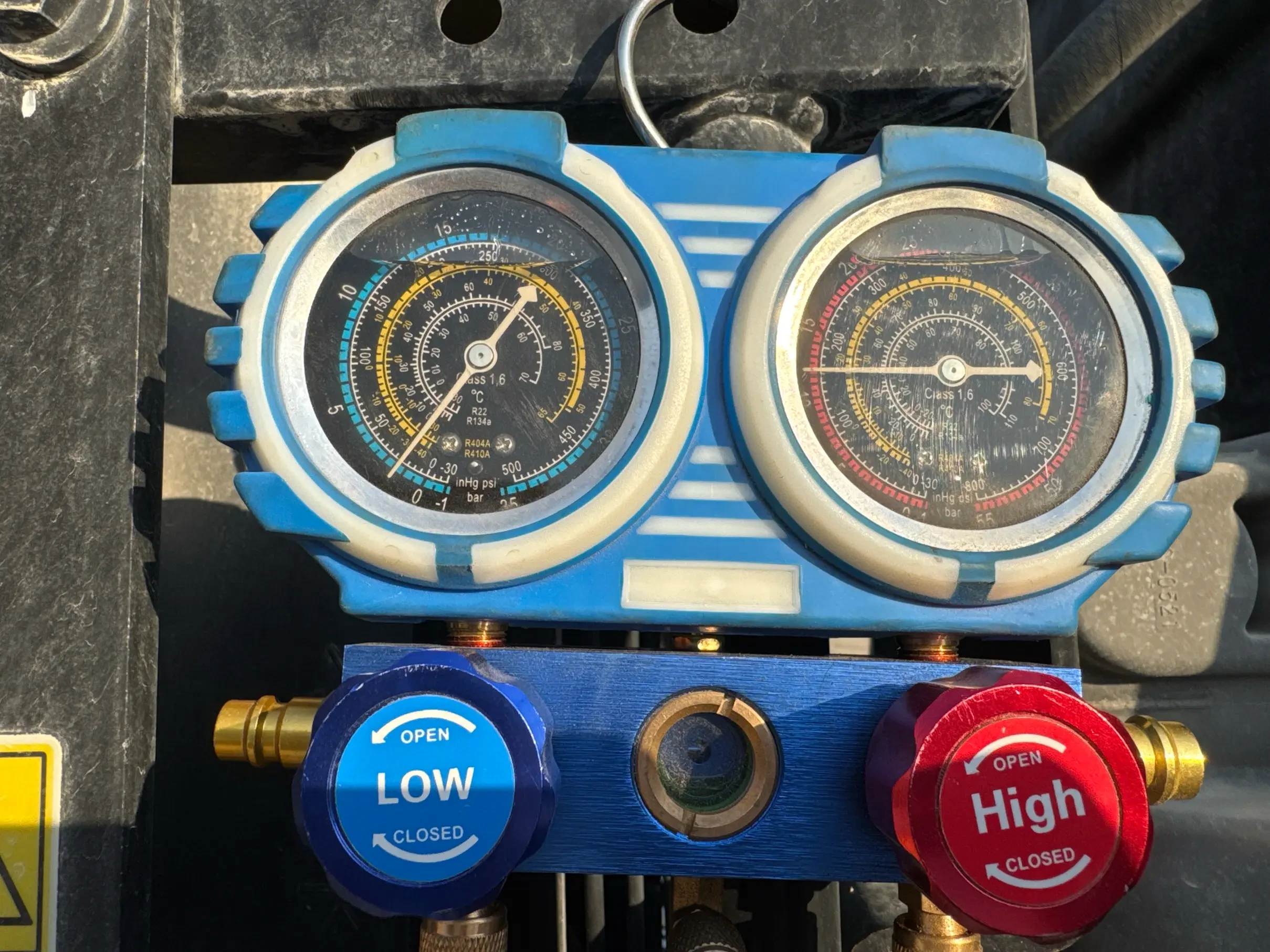 WHL-002-Cat-966L-wheel-loader-inspection-air-conditioning-AC-compressor-4