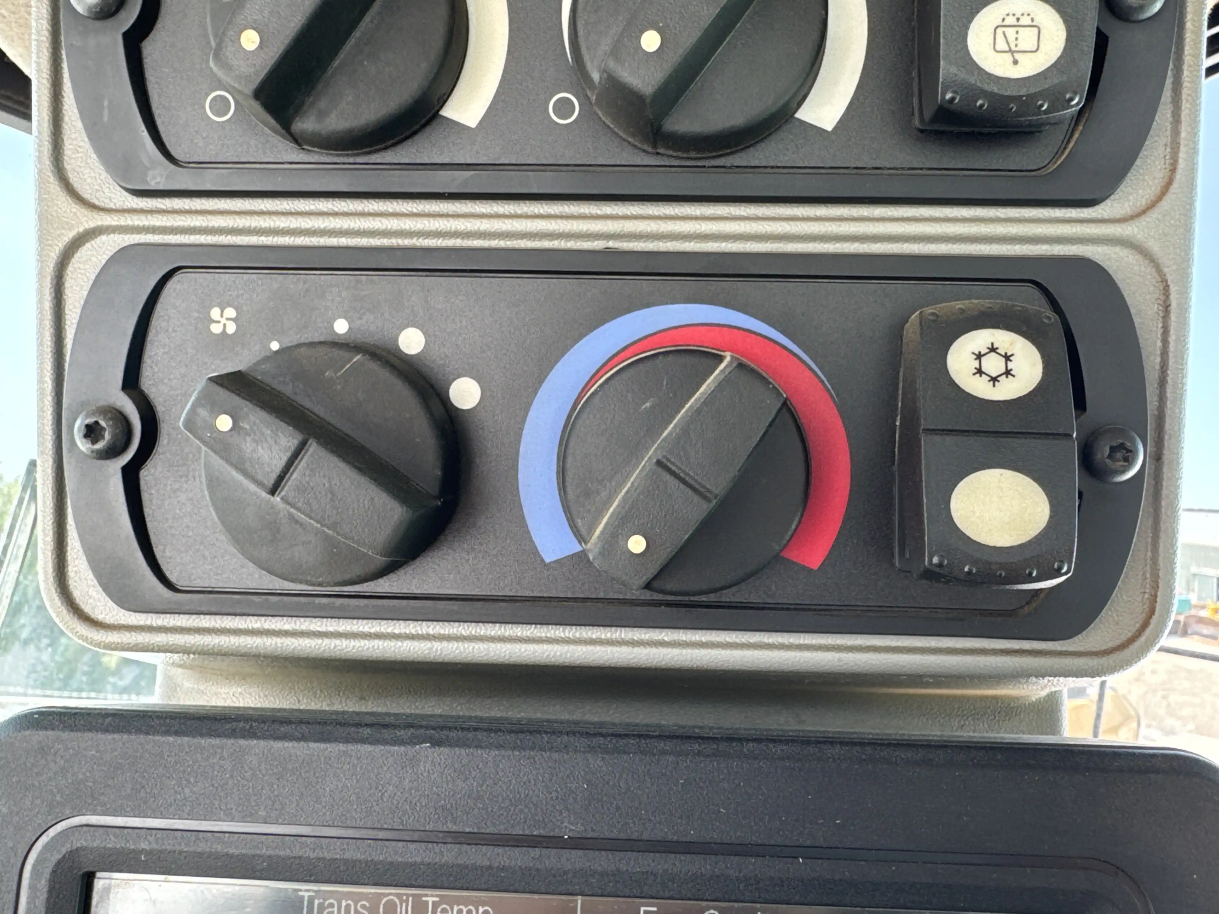 WHL-002-Cat-966L-wheel-loader-inspection-air-conditioning-AC-control-panel