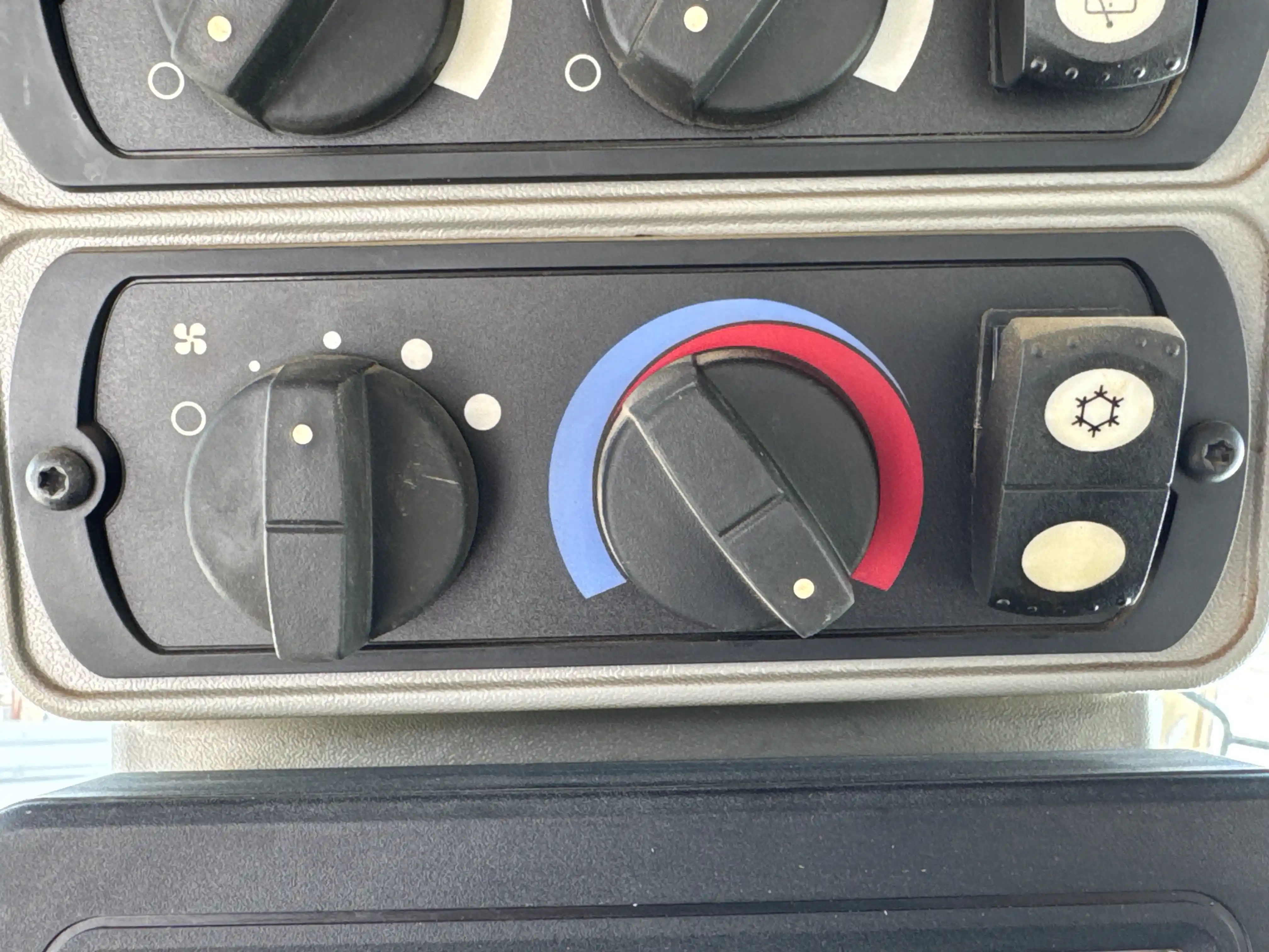 WHL-002-Cat-966L-wheel-loader-inspection-air-conditioning-heating-system-1