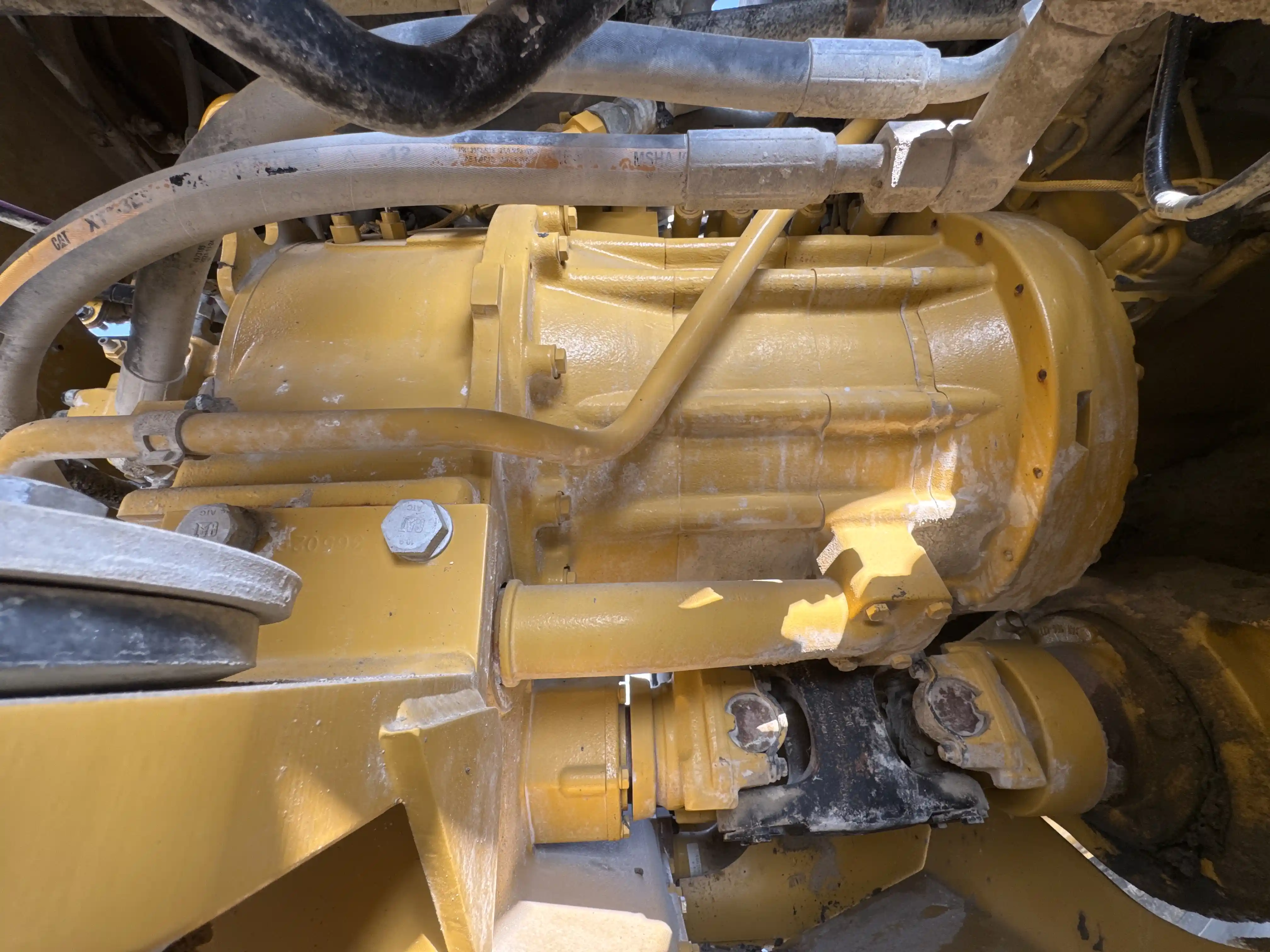 WHL-002-Cat-966L-wheel-loader-inspection-drive-system-transmission-case-3