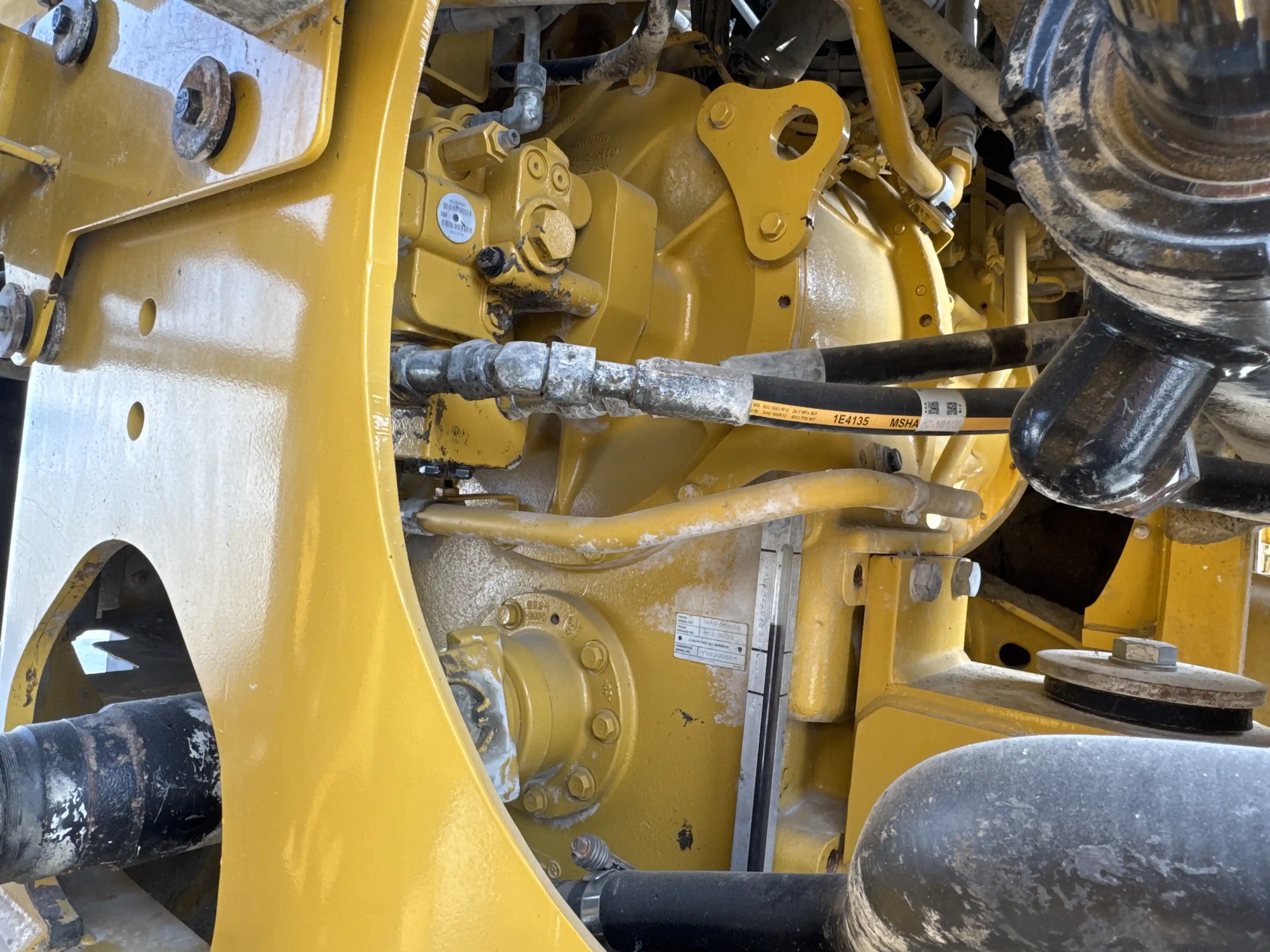 WHL-002-Cat-966L-wheel-loader-inspection-drive-system-transmission-case-4