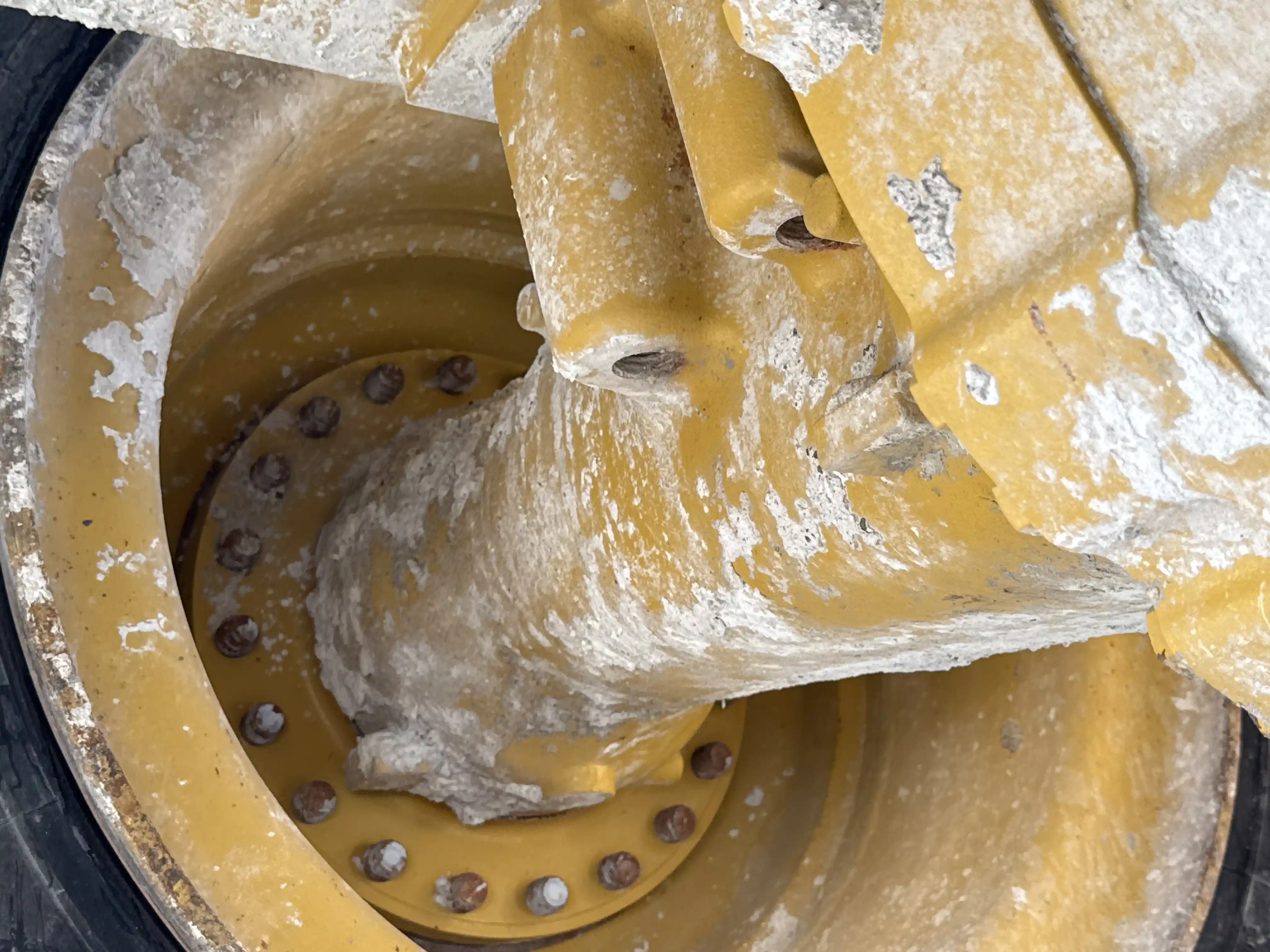 WHL-002-Cat-966L-wheel-loader-inspection-drive-system-axle-housing-2