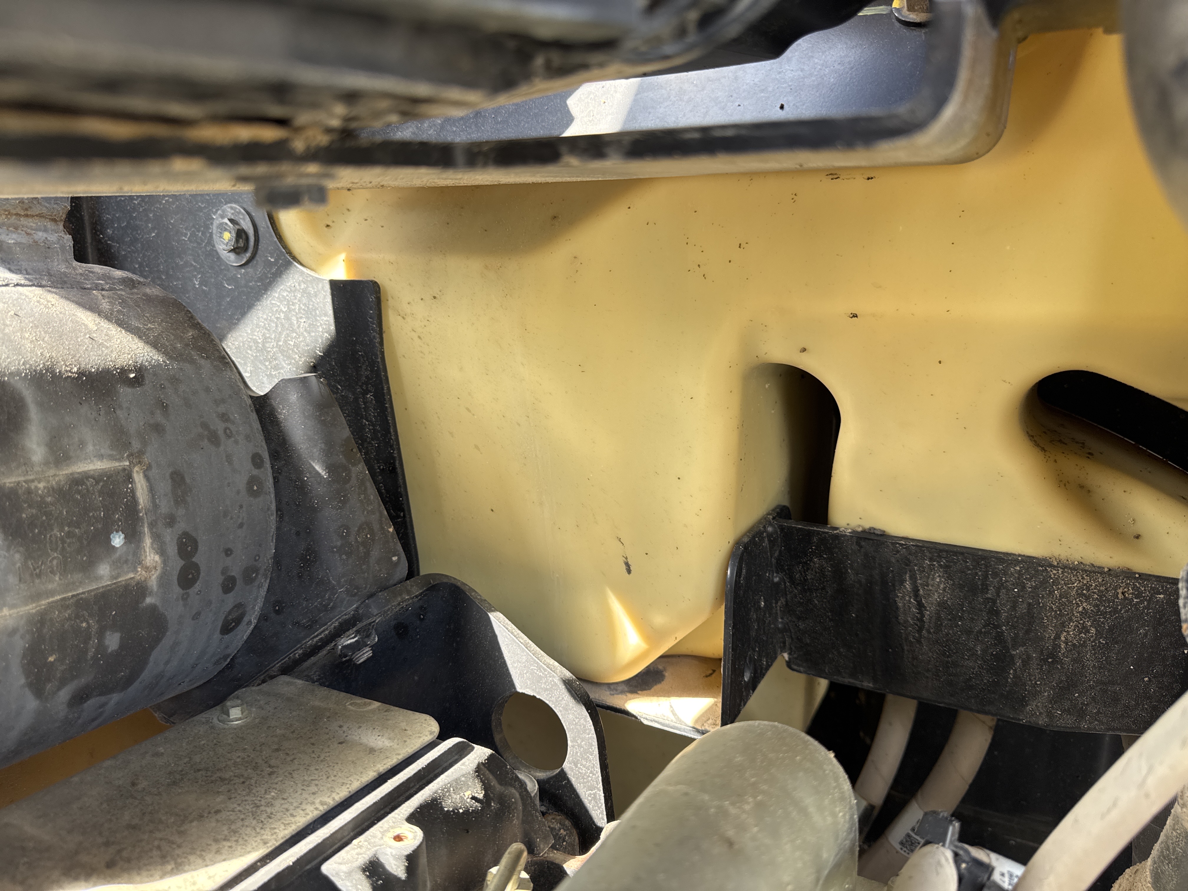 BHL-001-Cat-426F2-backhoe-loader-inspection-hydraulics-hydraulic-tank-1