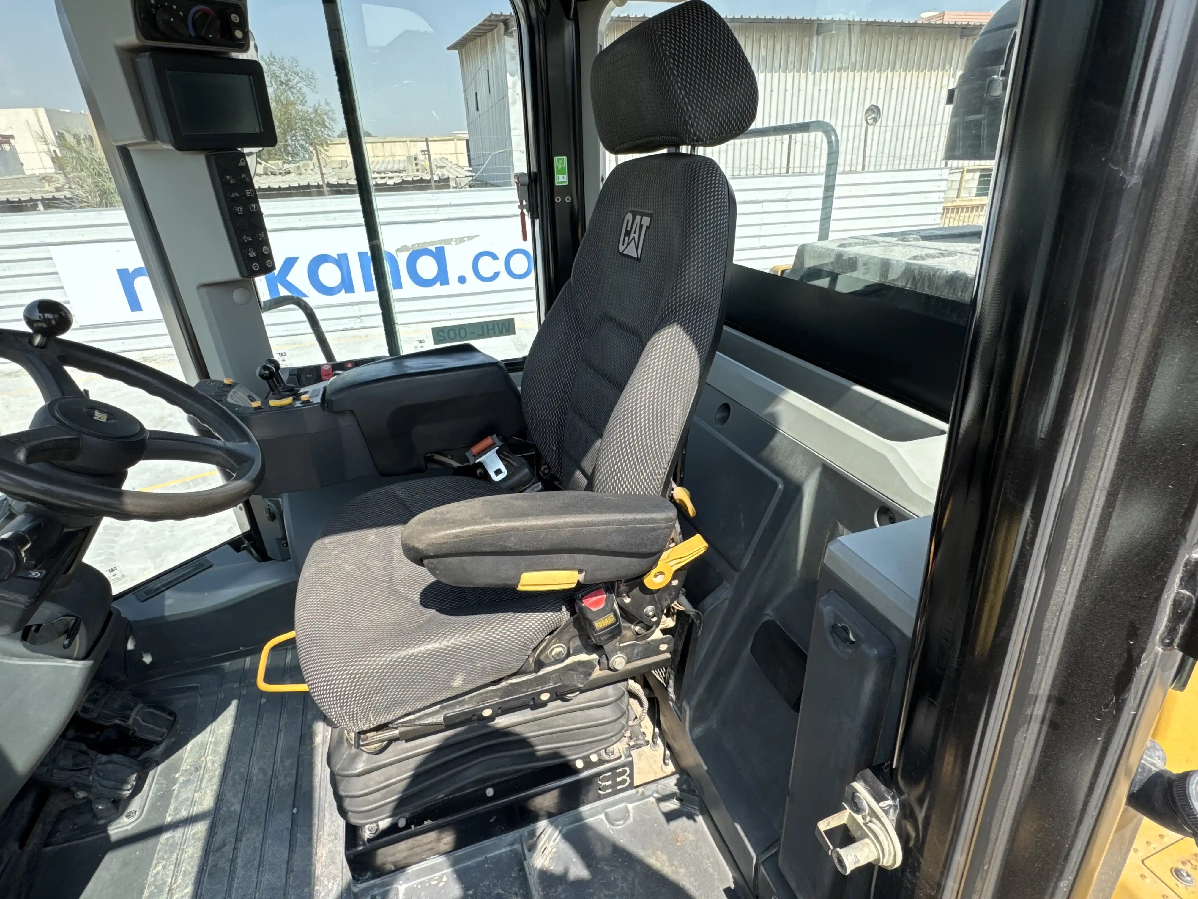 WHL-002-Cat-966L-wheel-loader-inspection-cabin-seats-armrests-2