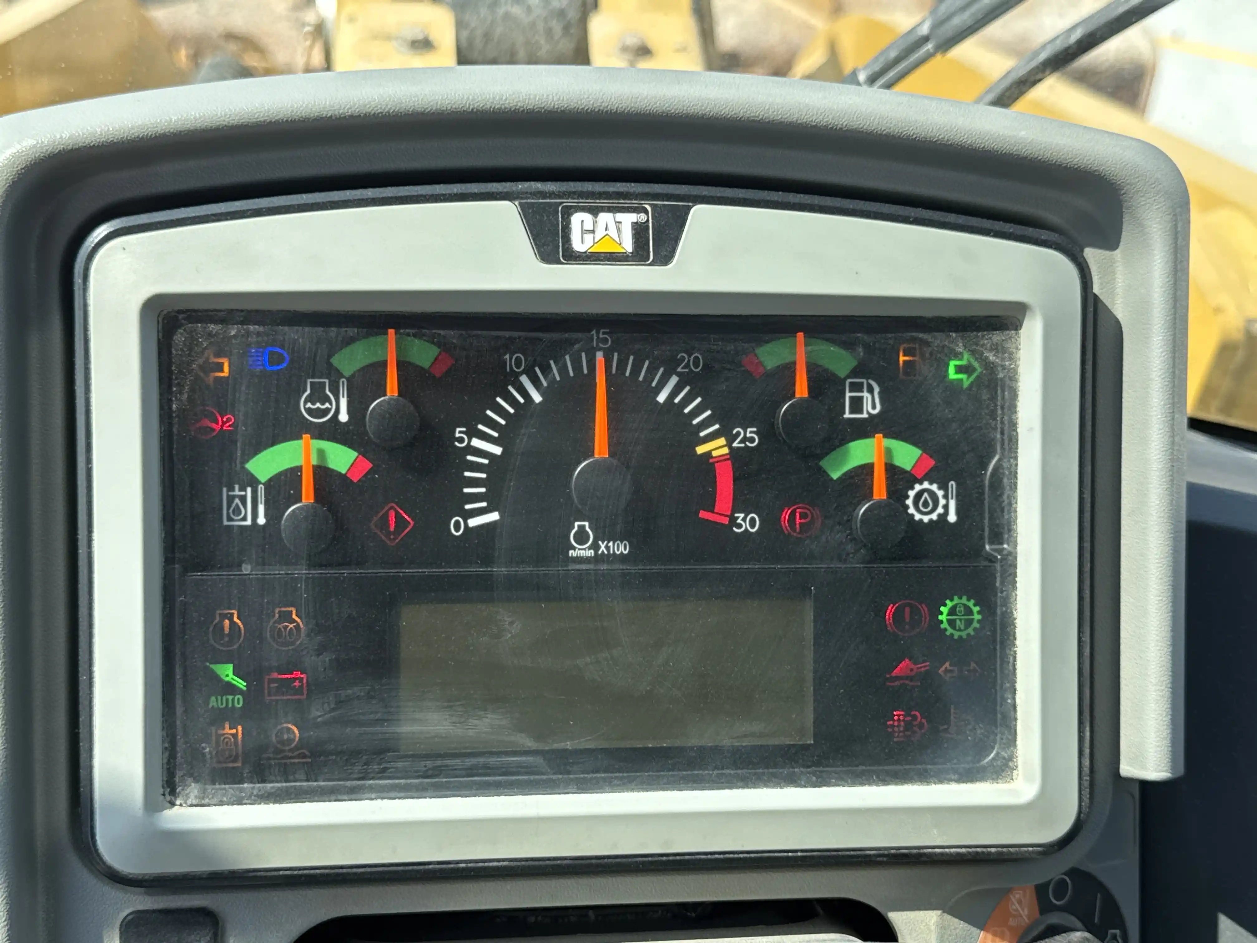 WHL-002-Cat-966L-wheel-loader-inspection-cabin-instrument-cluster-1