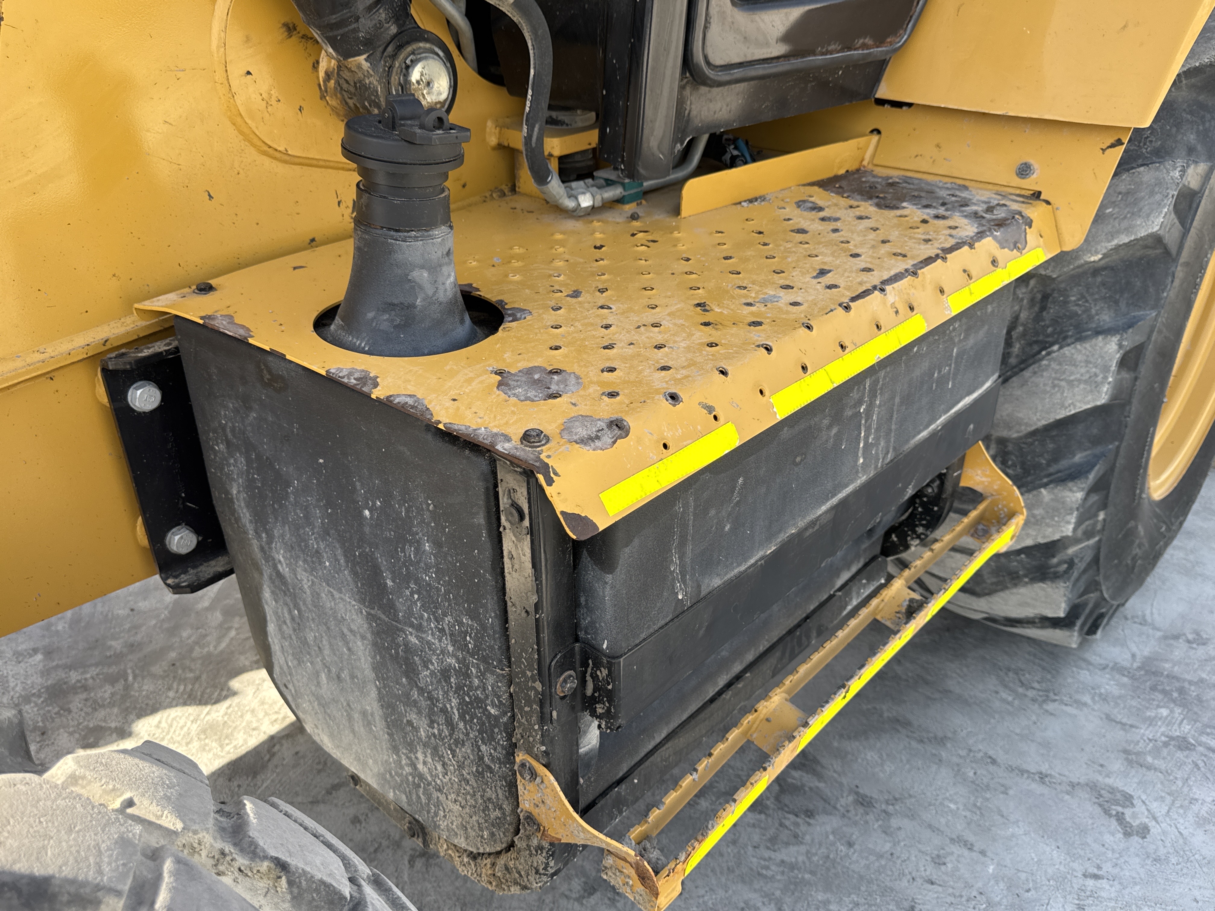 BHL-001-Cat-426F2-backhoe-loader-inspection-engine-fuel-tank-1