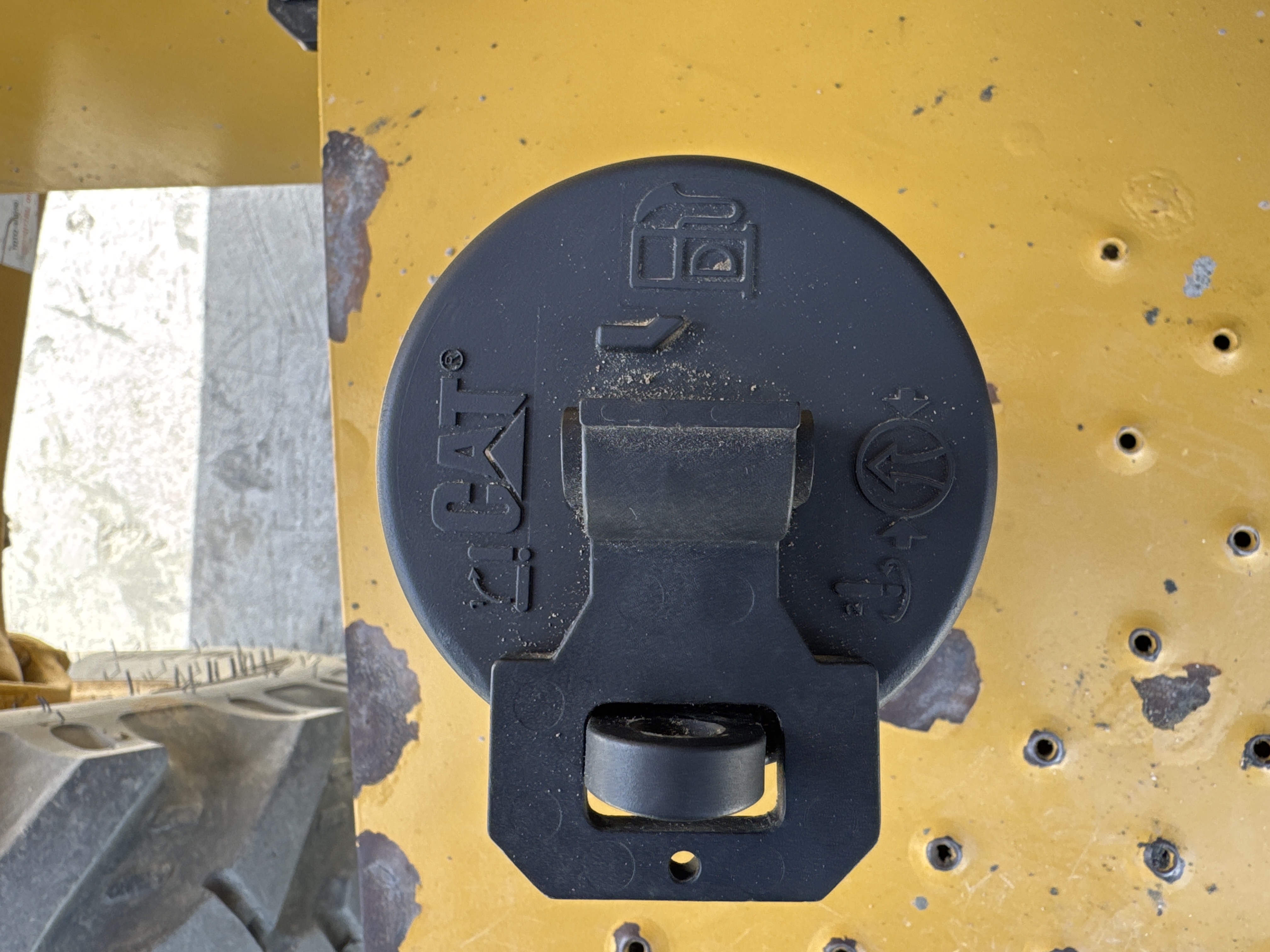 BHL-001-Cat-426F2-backhoe-loader-inspection-engine-fuel-tank-2