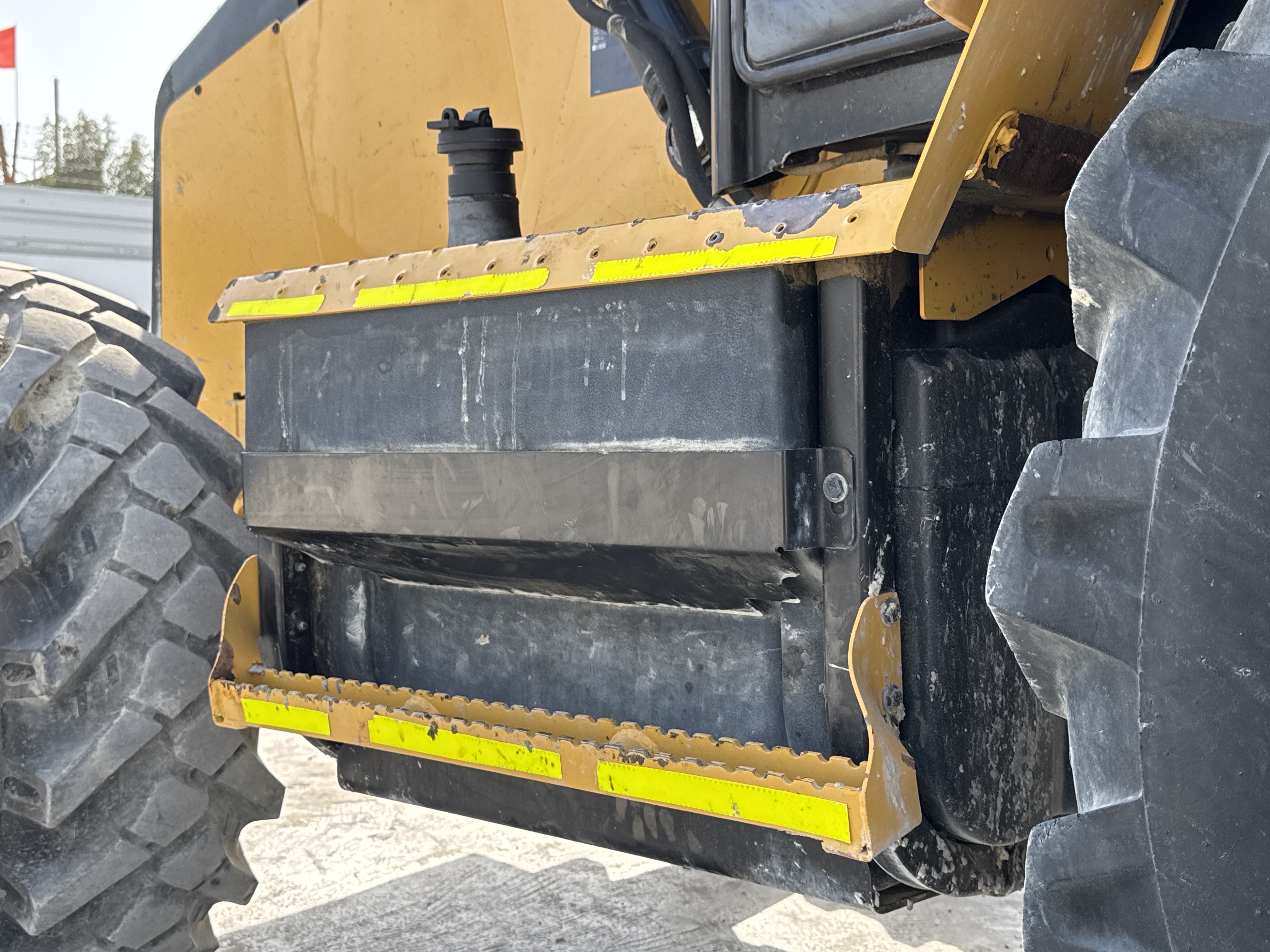BHL-001-Cat-426F2-backhoe-loader-inspection-engine-fuel-tank-3