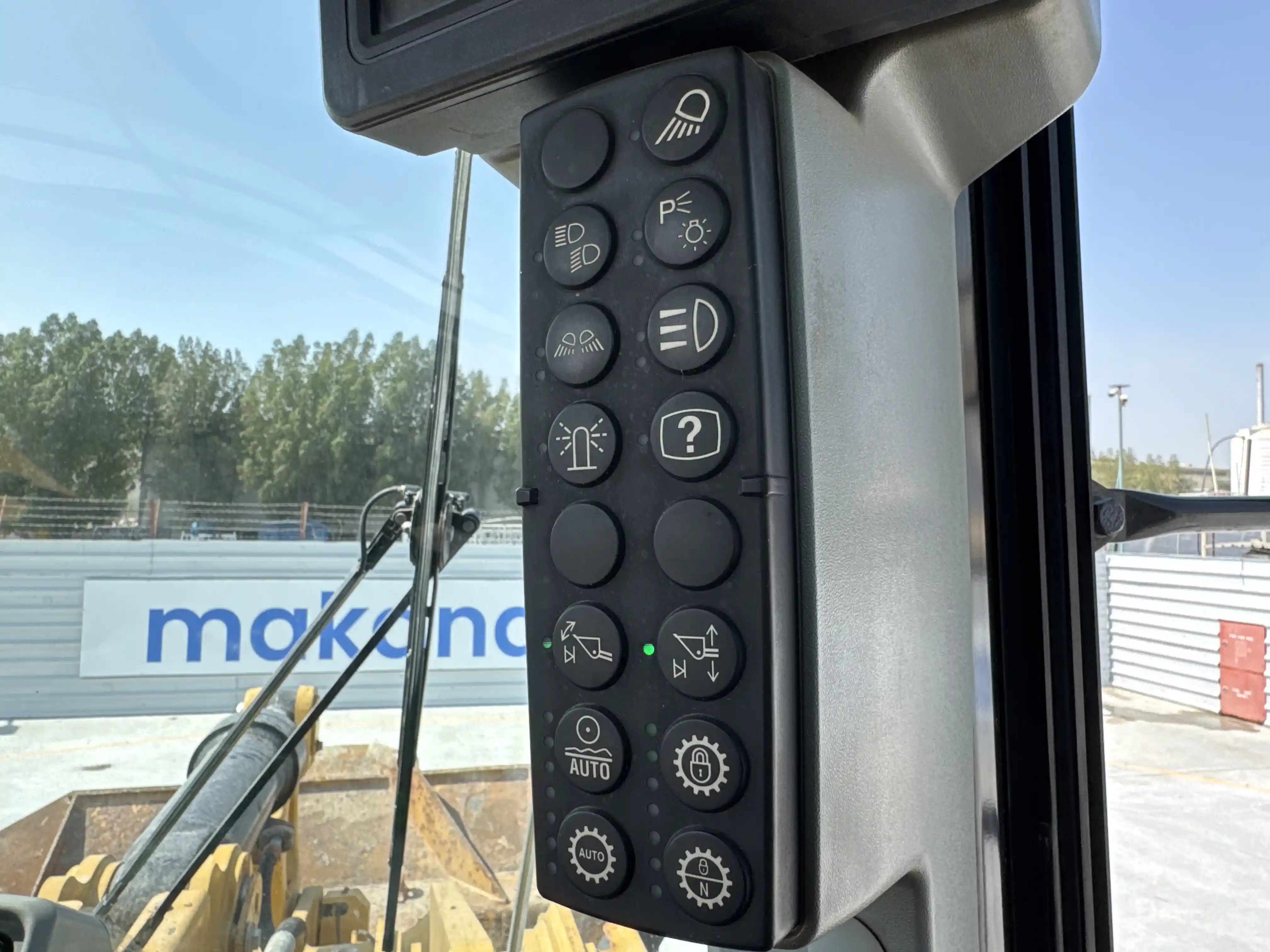 WHL-002-Cat-966L-wheel-loader-inspection-cabin-electronic-instrument-board-1