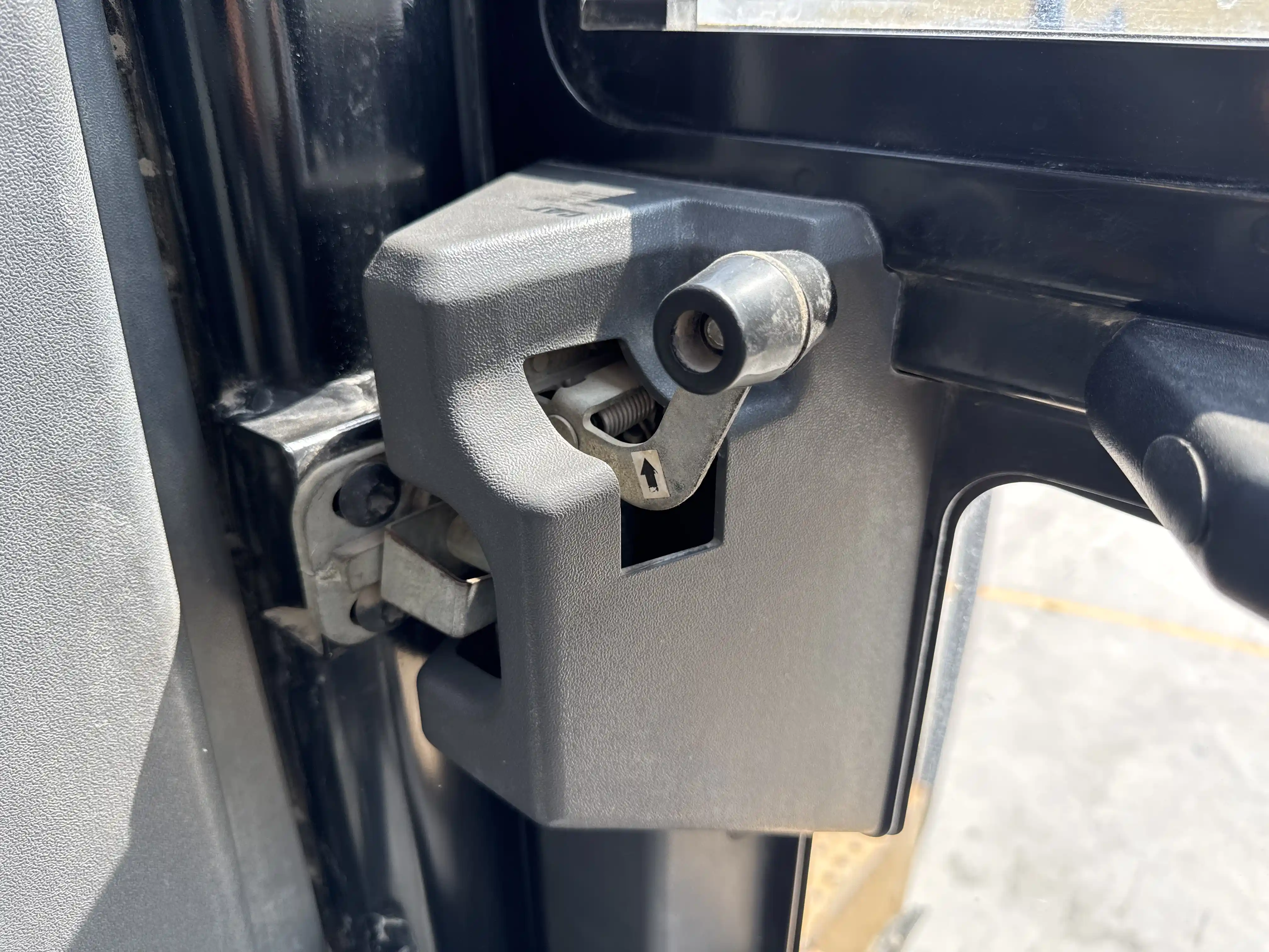 WHL-002-Cat-966L-wheel-loader-inspection-cabin-door-handles-1