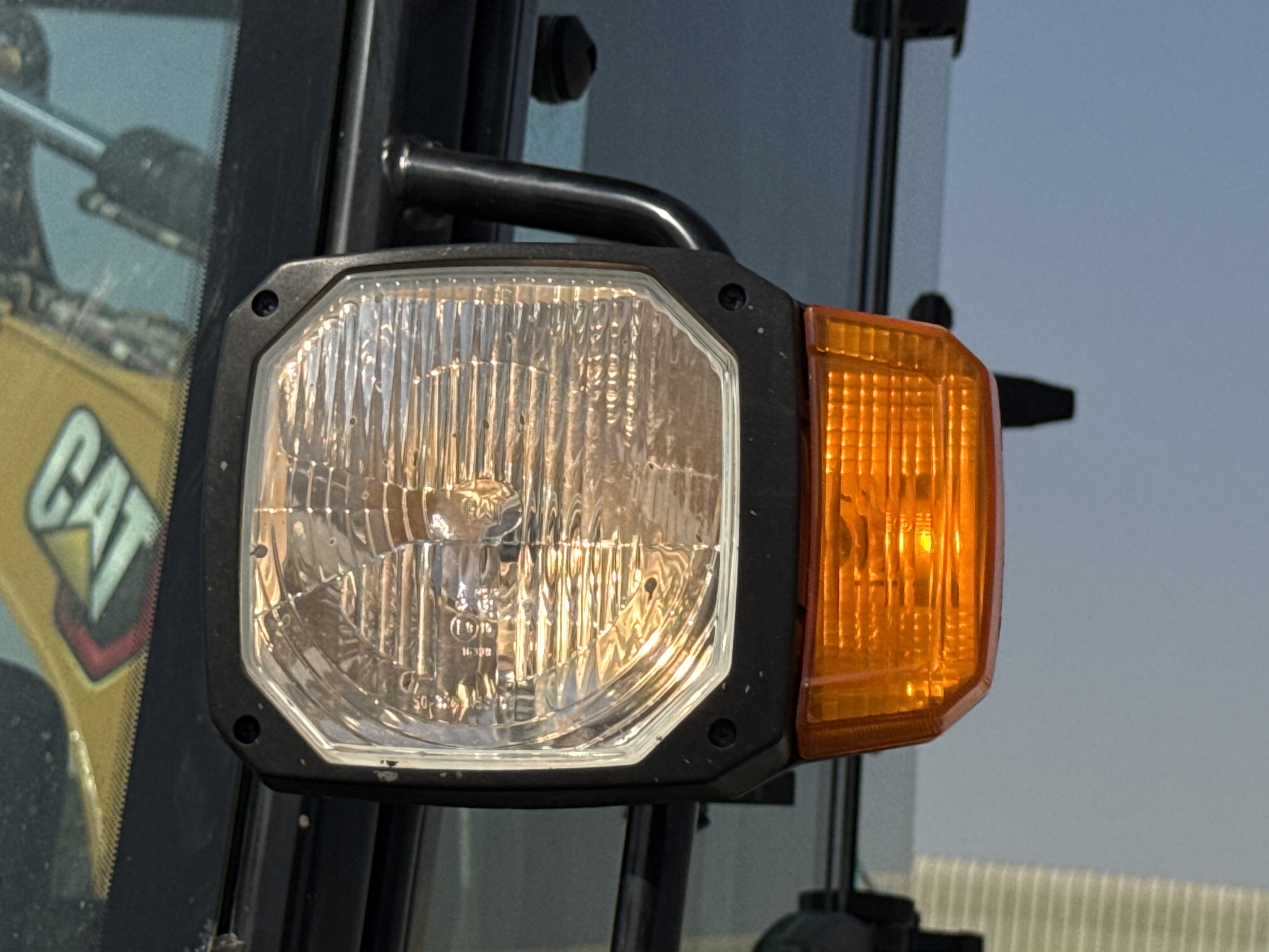 BHL-001-Cat-426F2-backhoe-loader-inspection-electronic-lights-and-signals-2