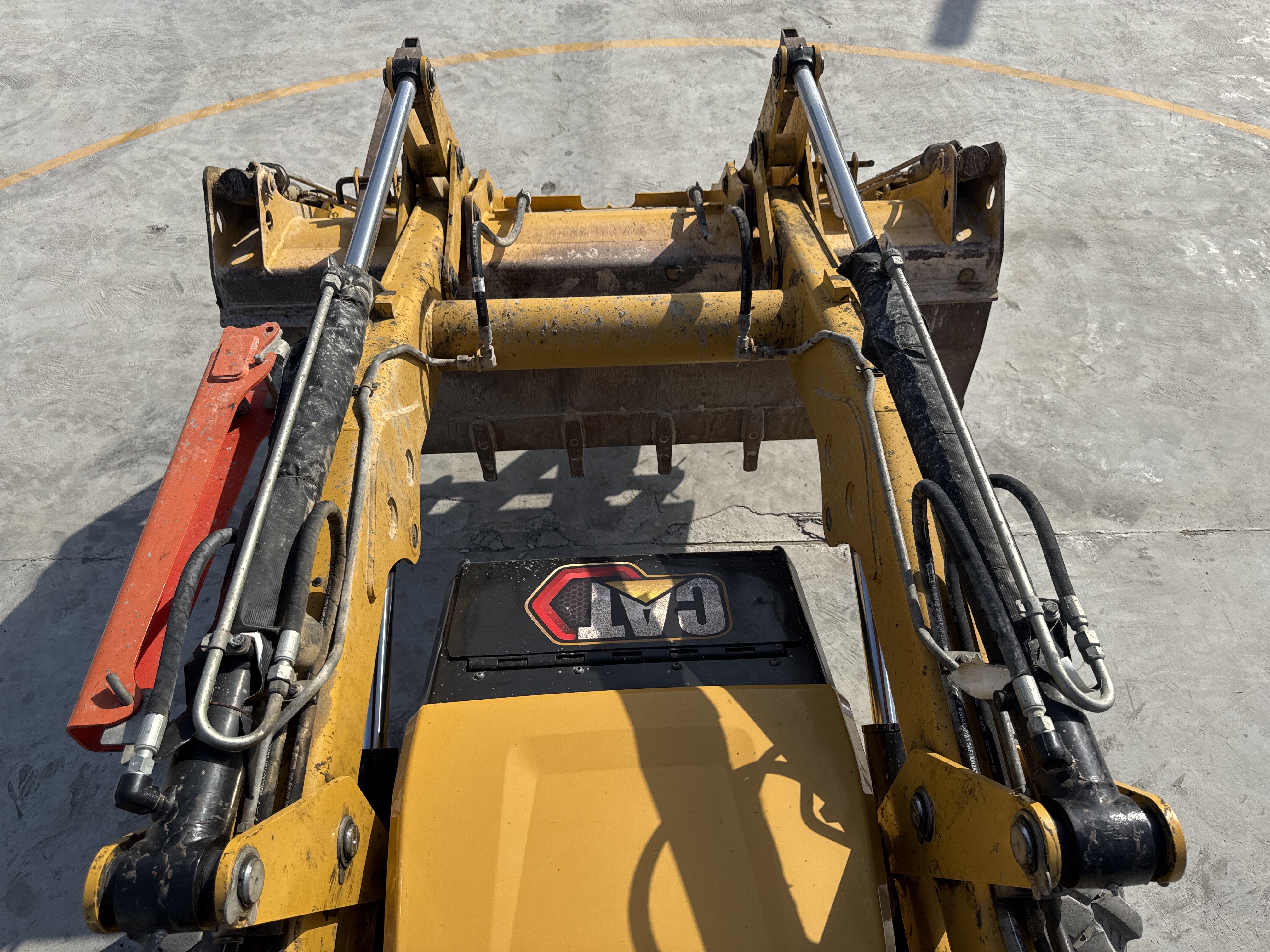 BHL-001-Cat-426F2-backhoe-loader-inspection-hydraulics-bucket-tilt-cylinders-1