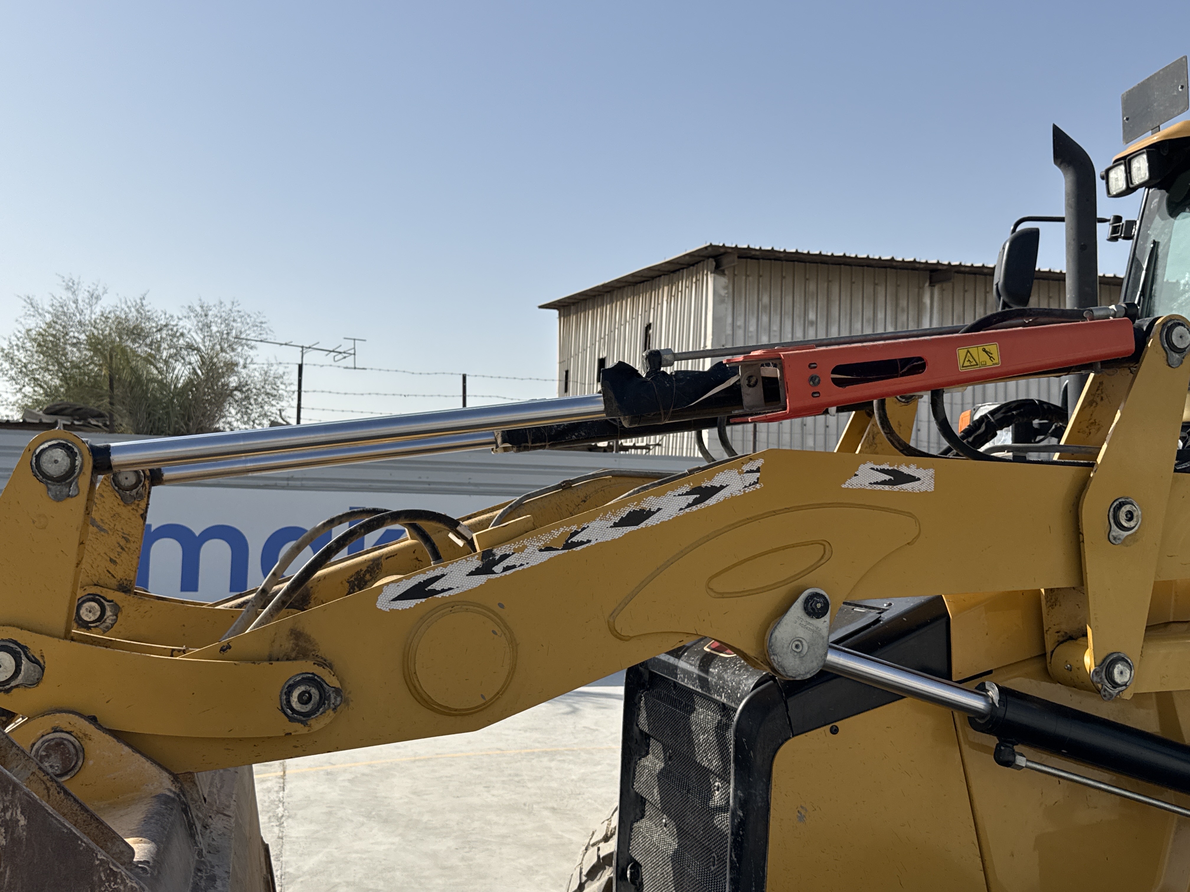 BHL-001-Cat-426F2-backhoe-loader-inspection-hydraulics-bucket-tilt-cylinders-2