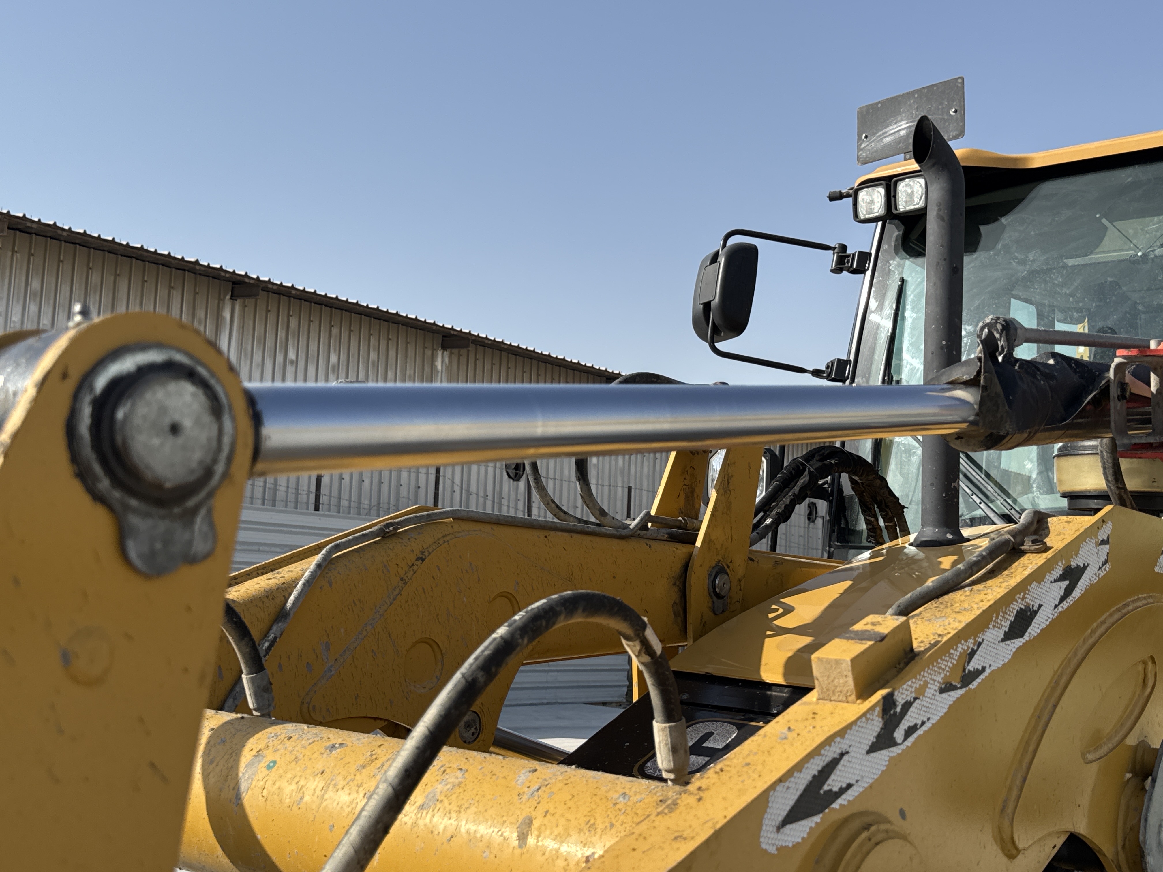 BHL-001-Cat-426F2-backhoe-loader-inspection-hydraulics-bucket-tilt-cylinders-3