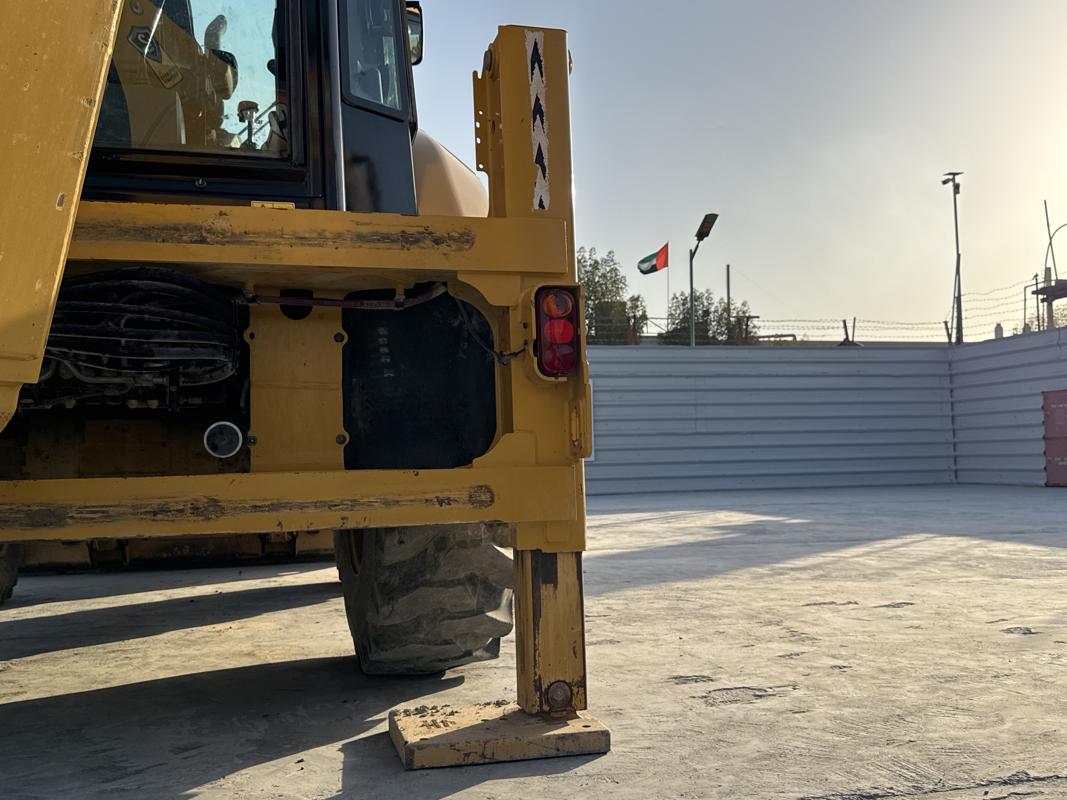 BHL-001-Cat-426F2-backhoe-loader-inspection-hydraulics-stabilizer-arm-and-cylinder-1