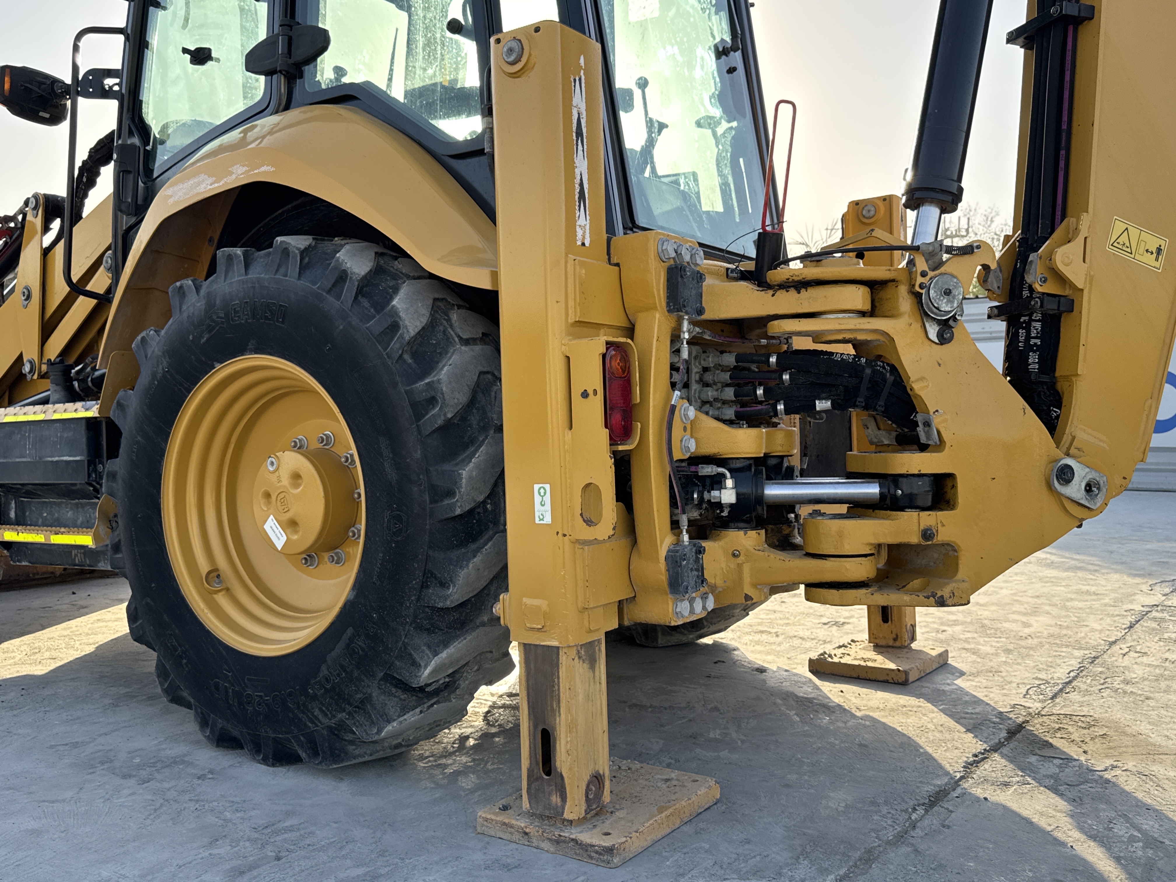 BHL-001-Cat-426F2-backhoe-loader-inspection-hydraulics-stabilizer-arm-and-cylinder-2