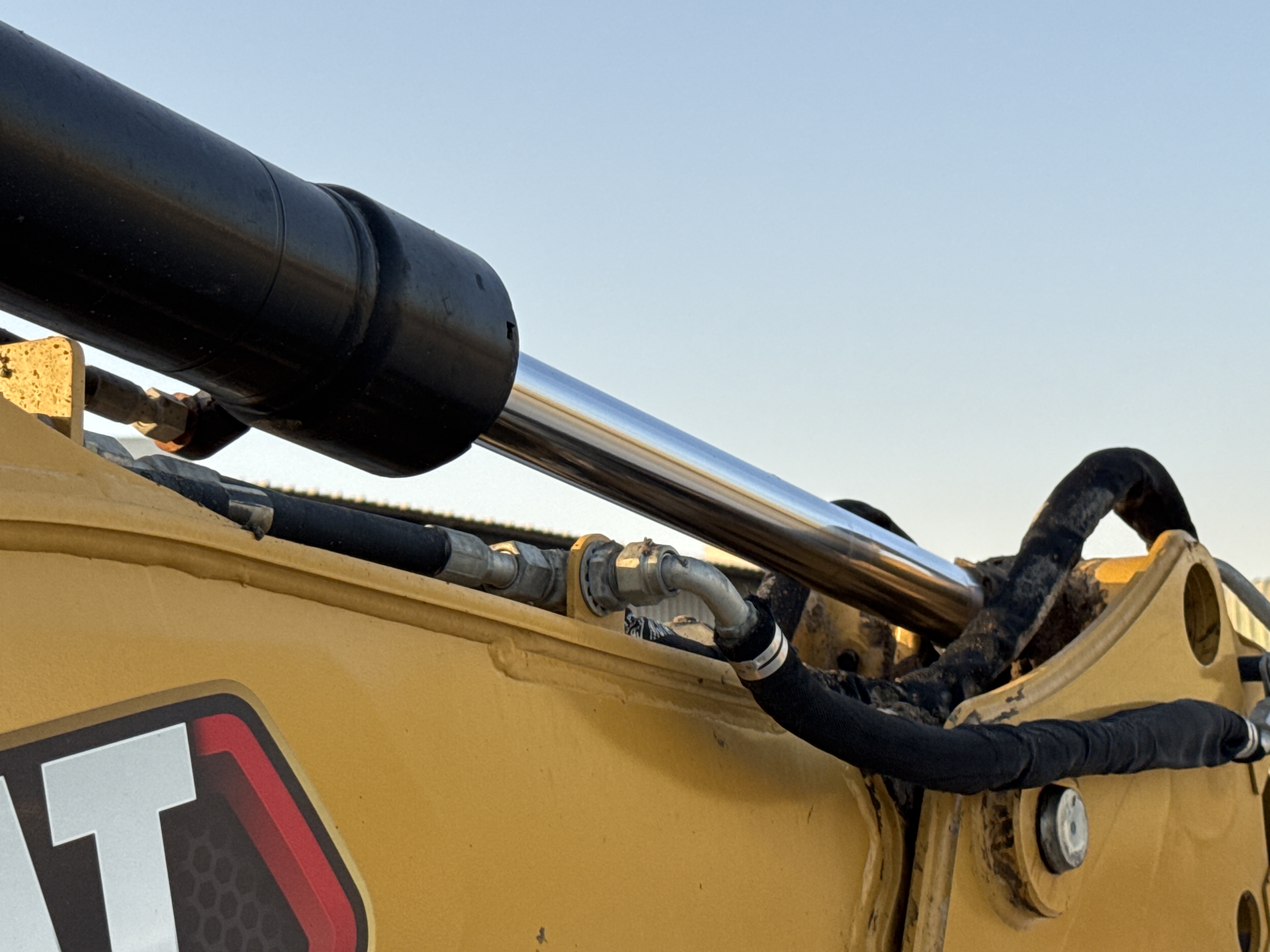 BHL-001-Cat-426F2-backhoe-loader-inspection-hydraulics-stick-cylinder-2