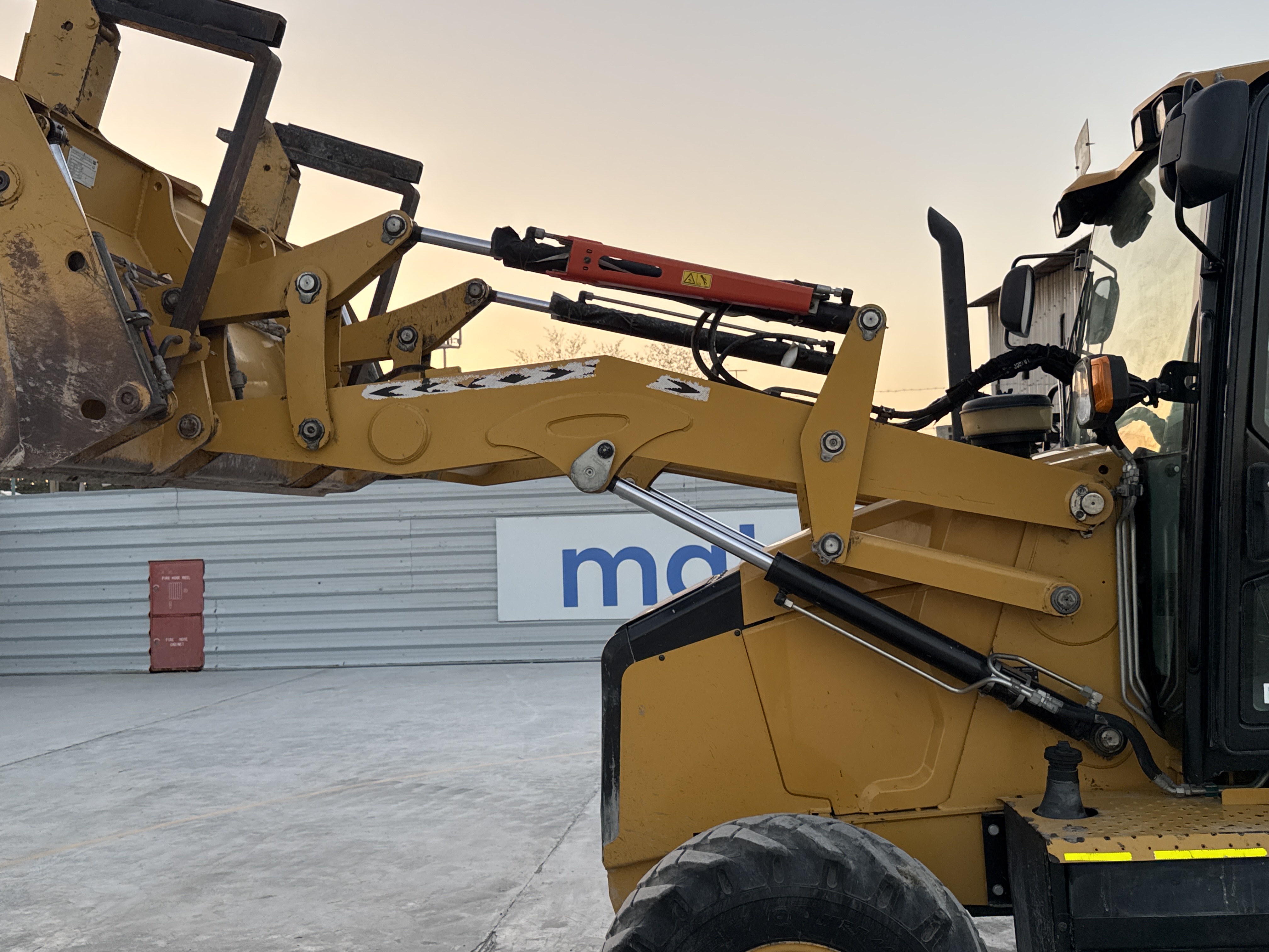 BHL-001-Cat-426F2-backhoe-loader-inspection-chassis-lift-arm-1