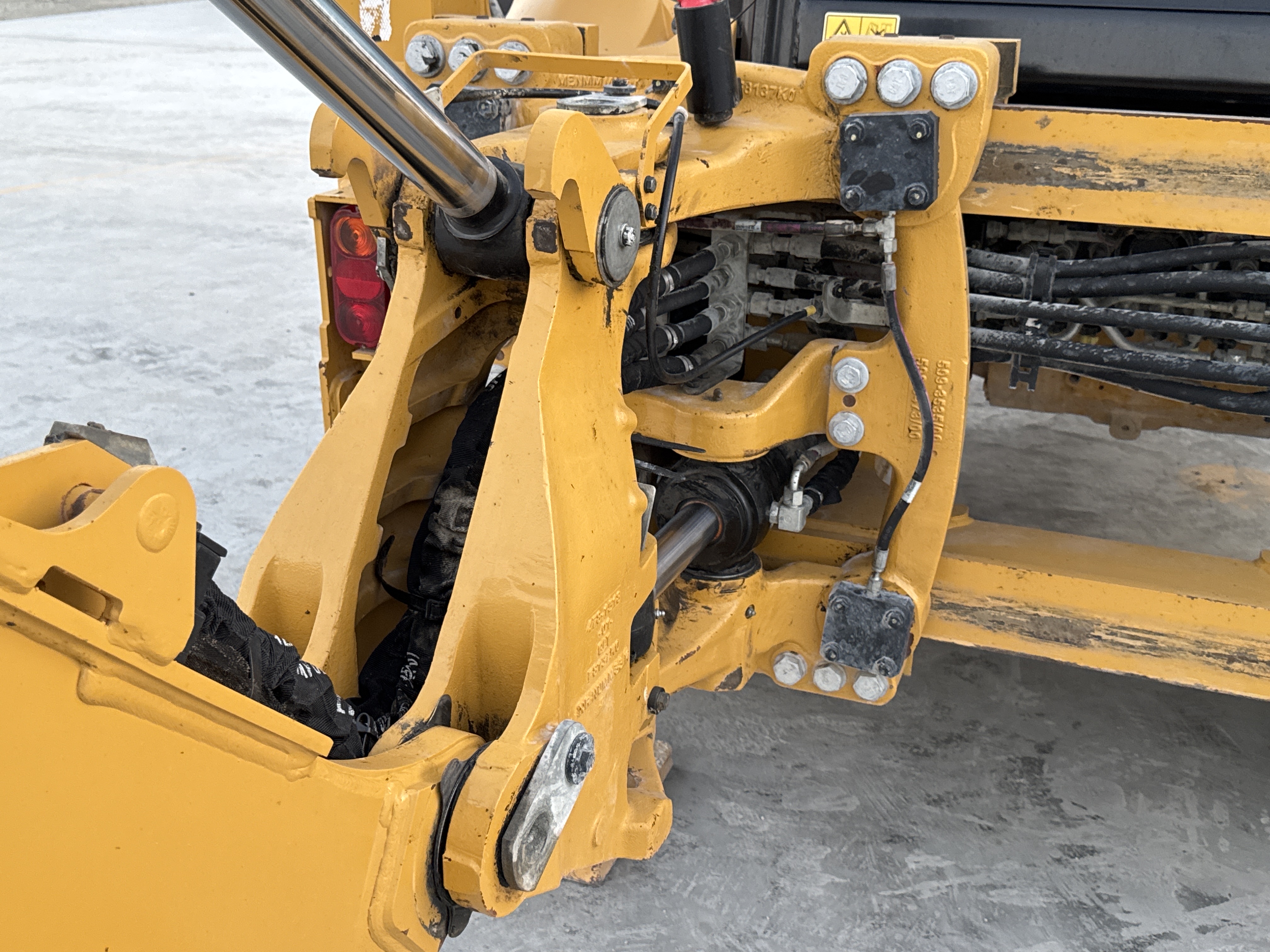 BHL-001-Cat-426F2-backhoe-loader-inspection-chassis-swing-frame-3