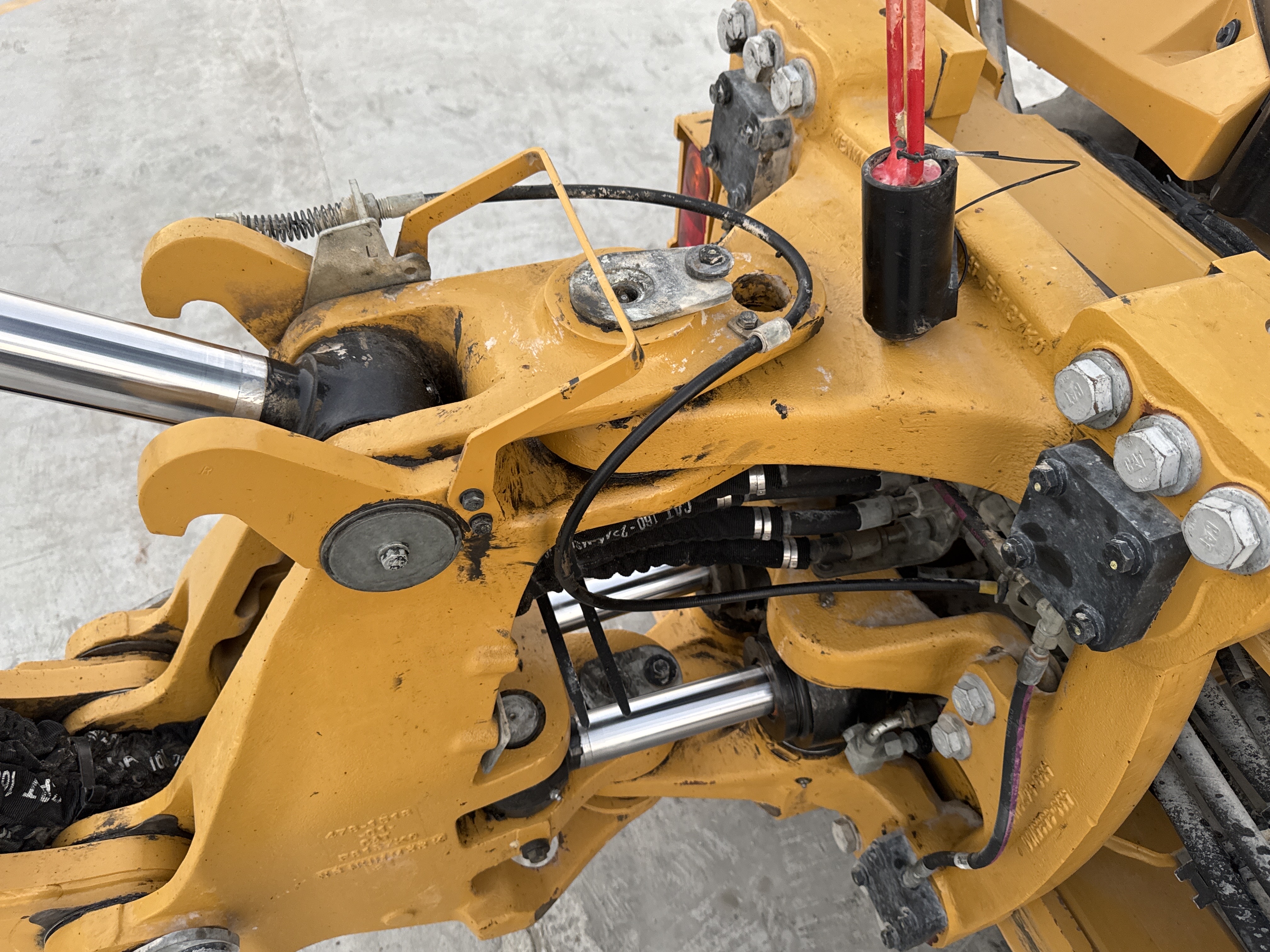 BHL-001-Cat-426F2-backhoe-loader-inspection-chassis-swing-frame-4