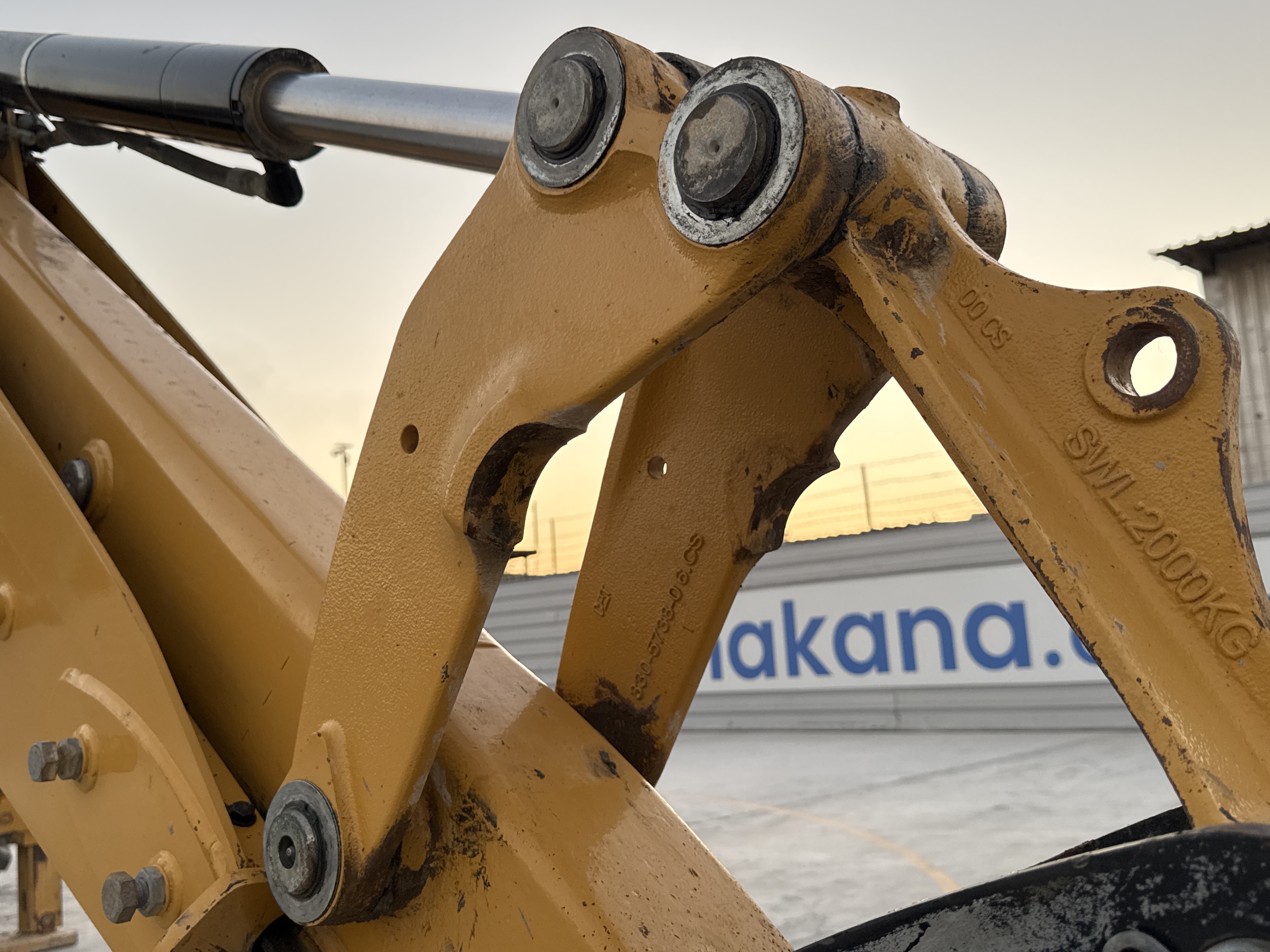 BHL-001-Cat-426F2-backhoe-loader-inspection-chassis-bucket-side-link-3