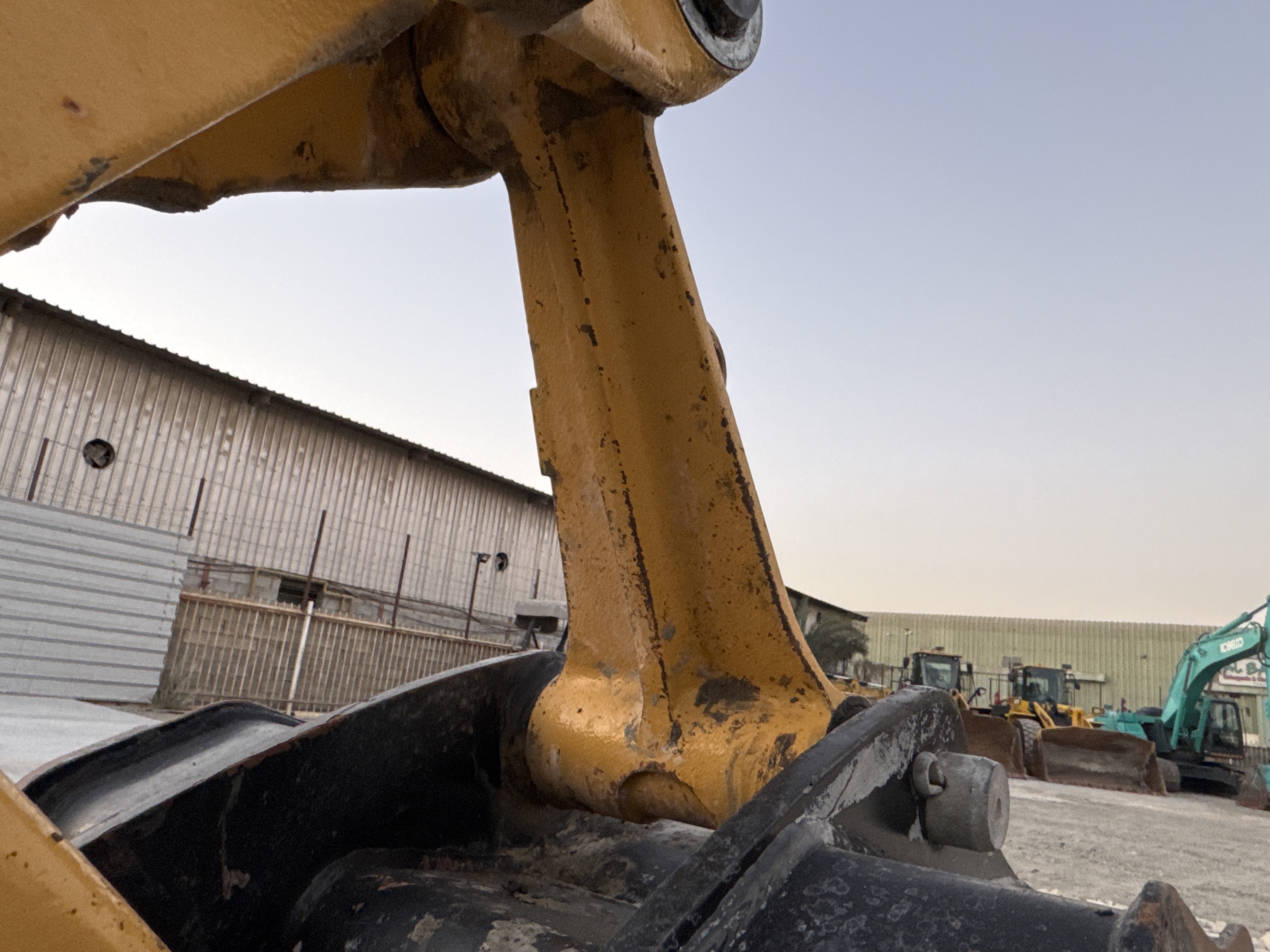 BHL-001-Cat-426F2-backhoe-loader-inspection-chassis-pitman-arm-3