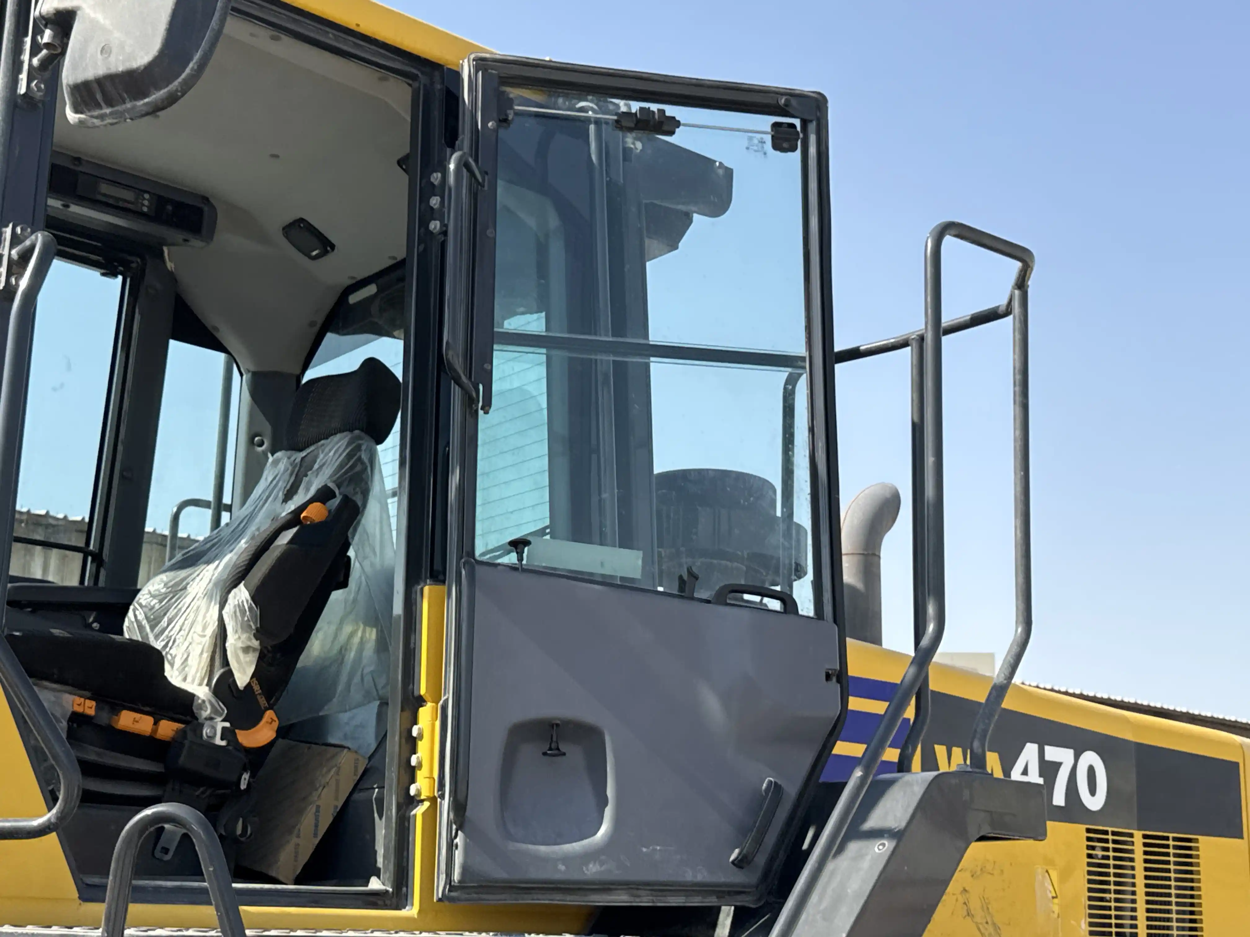 WHL-001-Komatsu-WA470-6R-wheel-loader-inspection-structure-doors-1